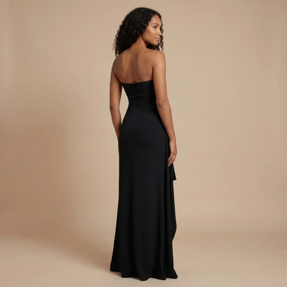 Elegantes tr?gerloses Maxikleid mit Raffung und Beinschlitz