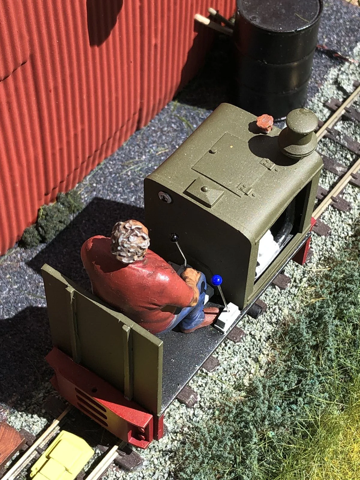A GN15 Deutz single cylinder loco - G-scale on 00 track using a tenshodo spud