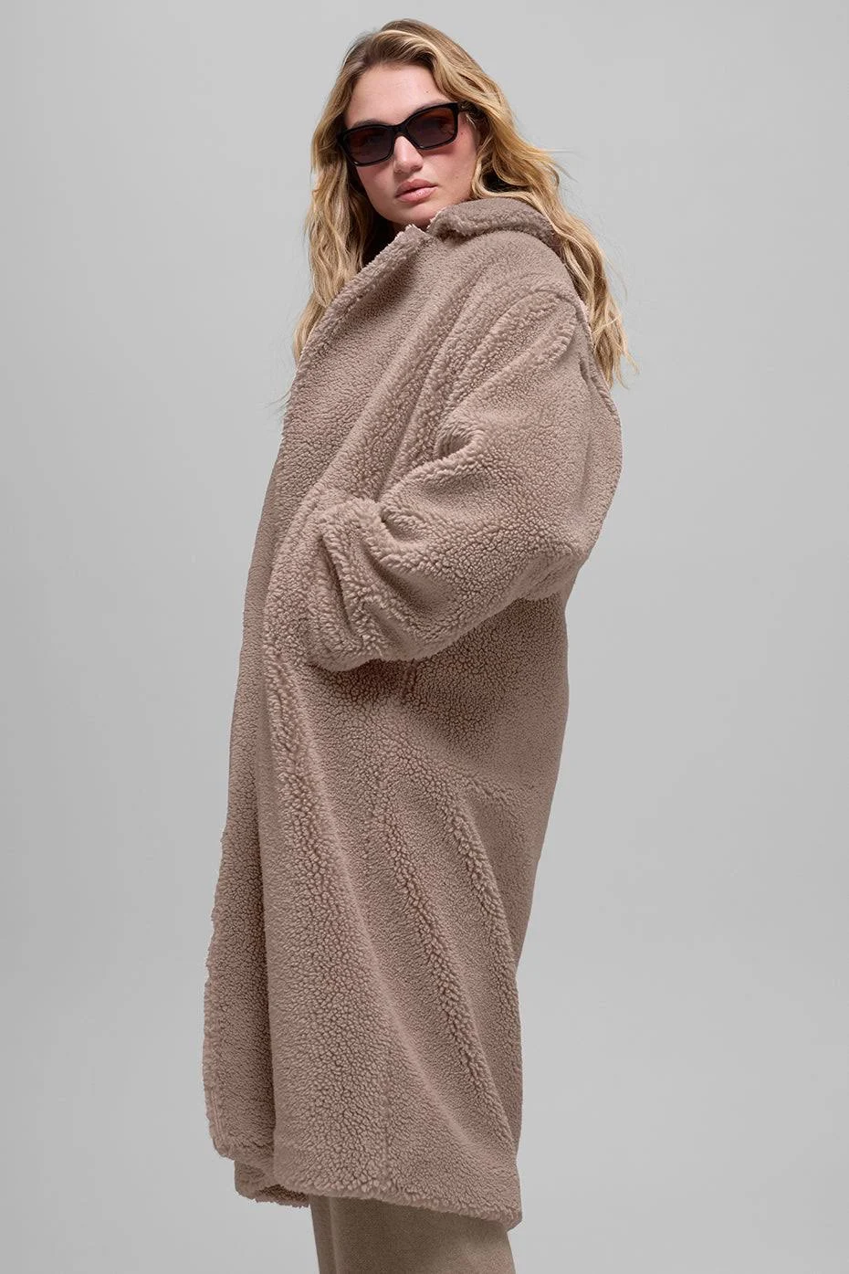 Alo Oversized Sherpa Trench – Chai Latte – Sweaters