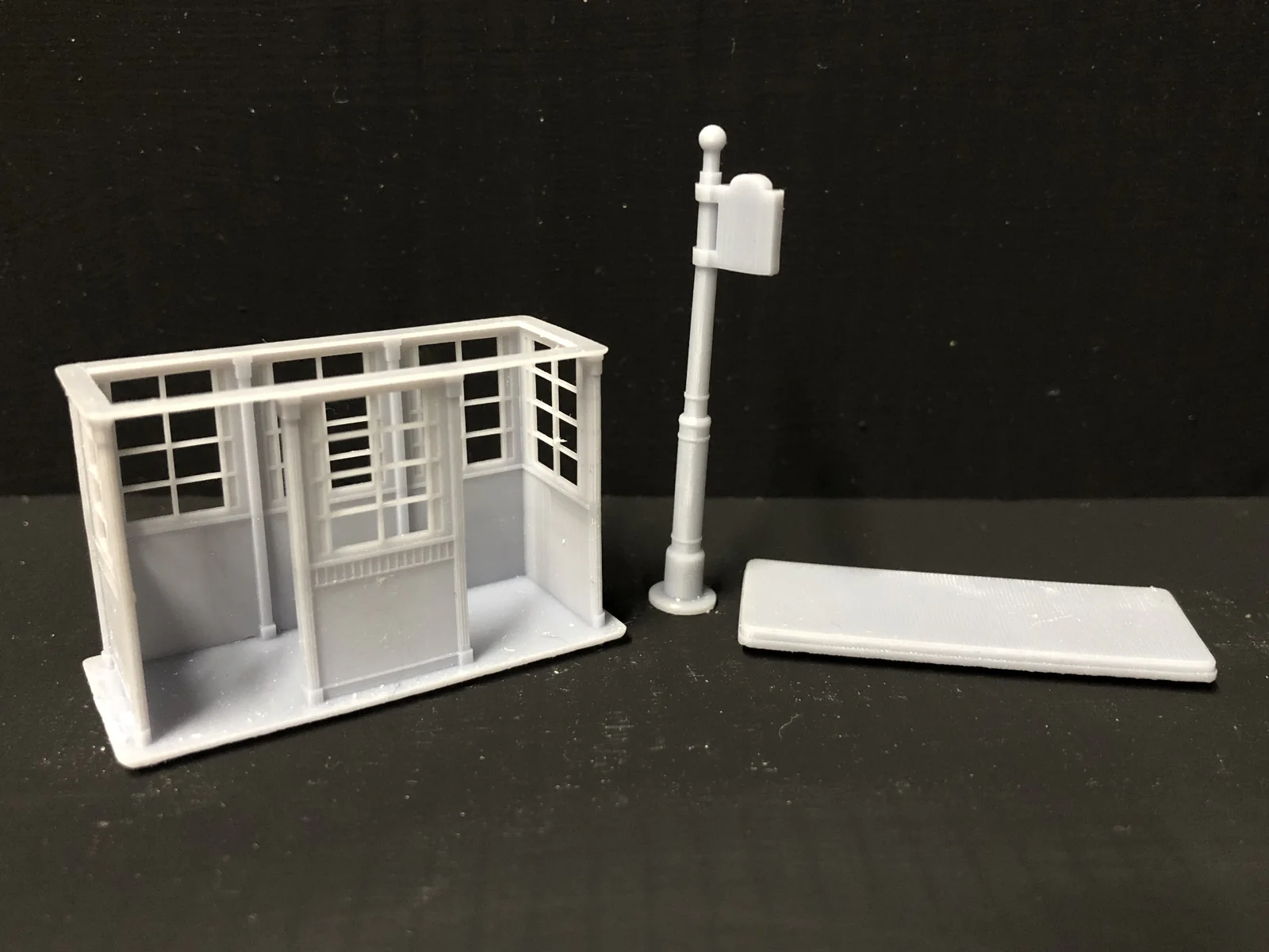 Iron type 2 Bus Shelter with bus flag - OO9/OO/HO