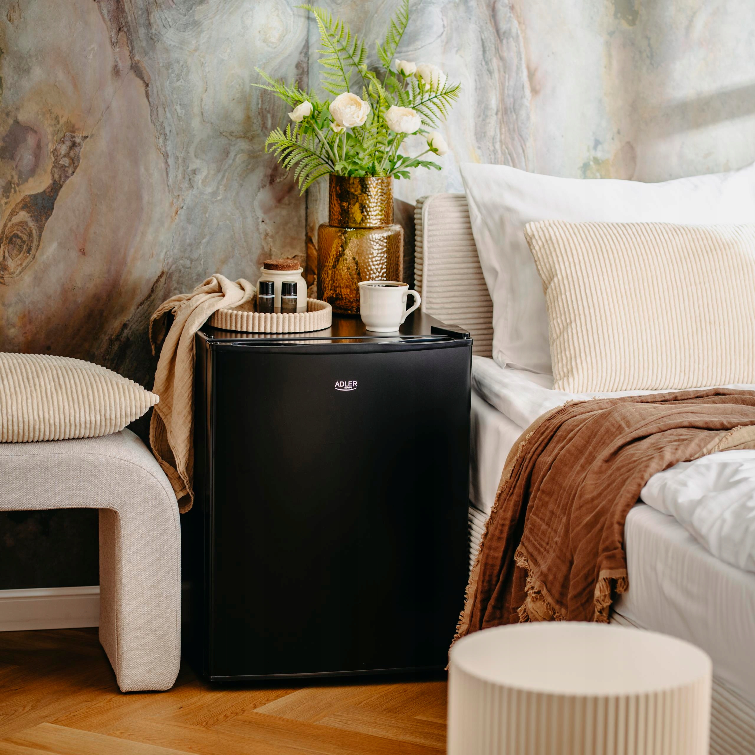 Lodówka podblatowa Mała chłodziarka 58L 63cm hotelowa biurowa na działkę