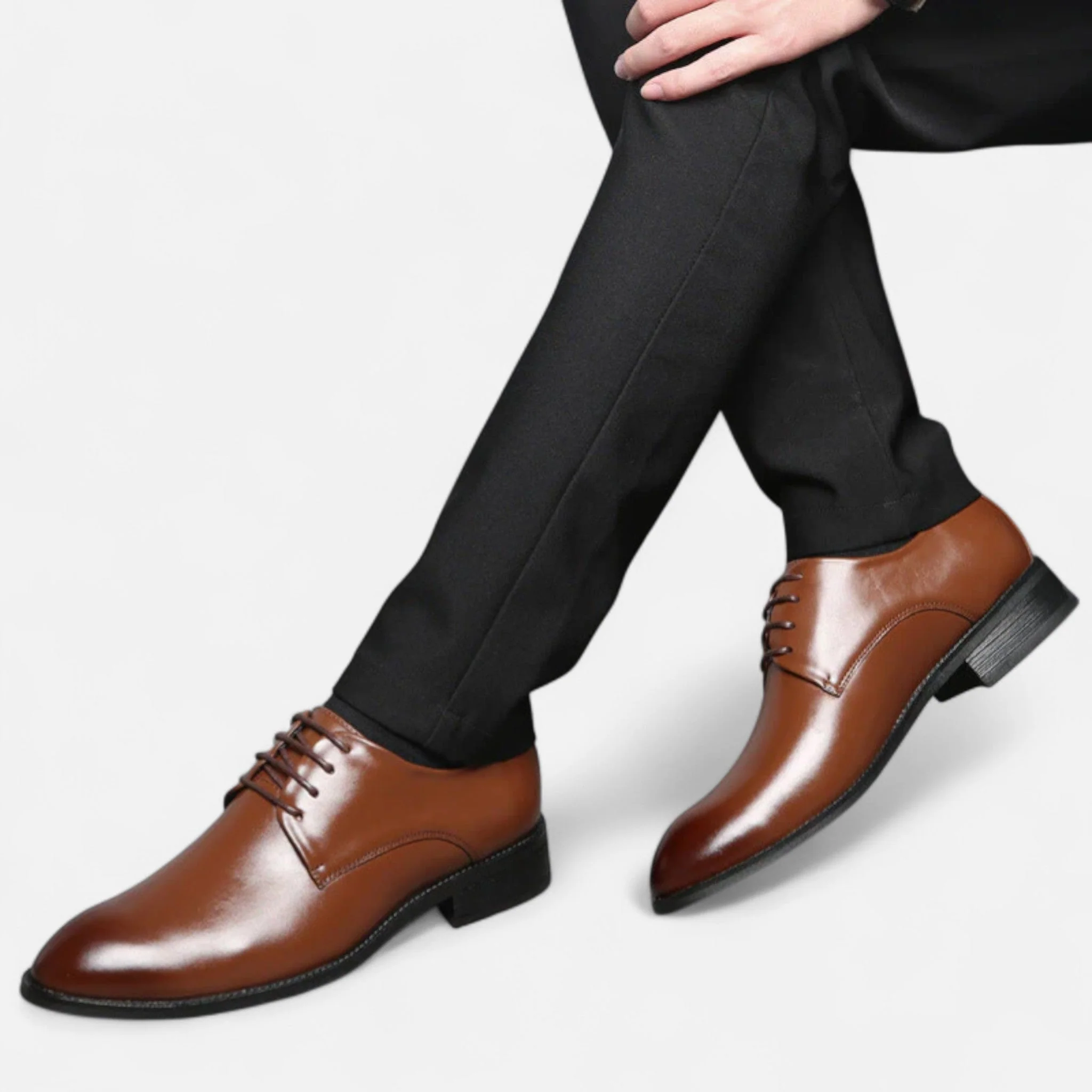 Elegante Herren-Sommerschuhe mit klassischen Schn��rsenkeln