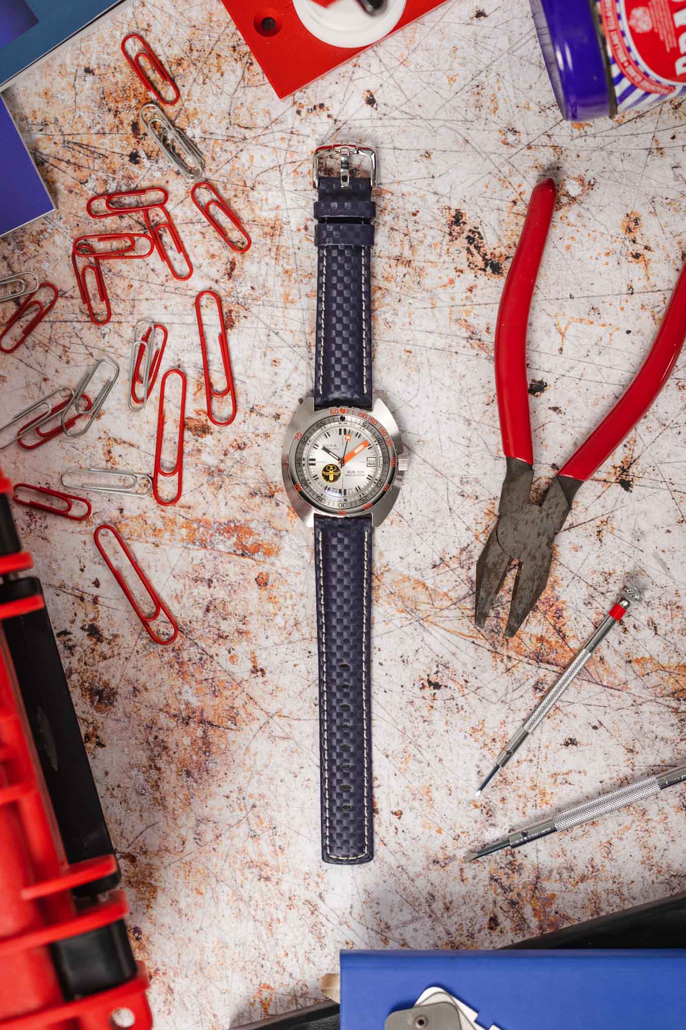 Hirsch CARBON Embossed Water-Resistant Leather Watch Strap in BLUE