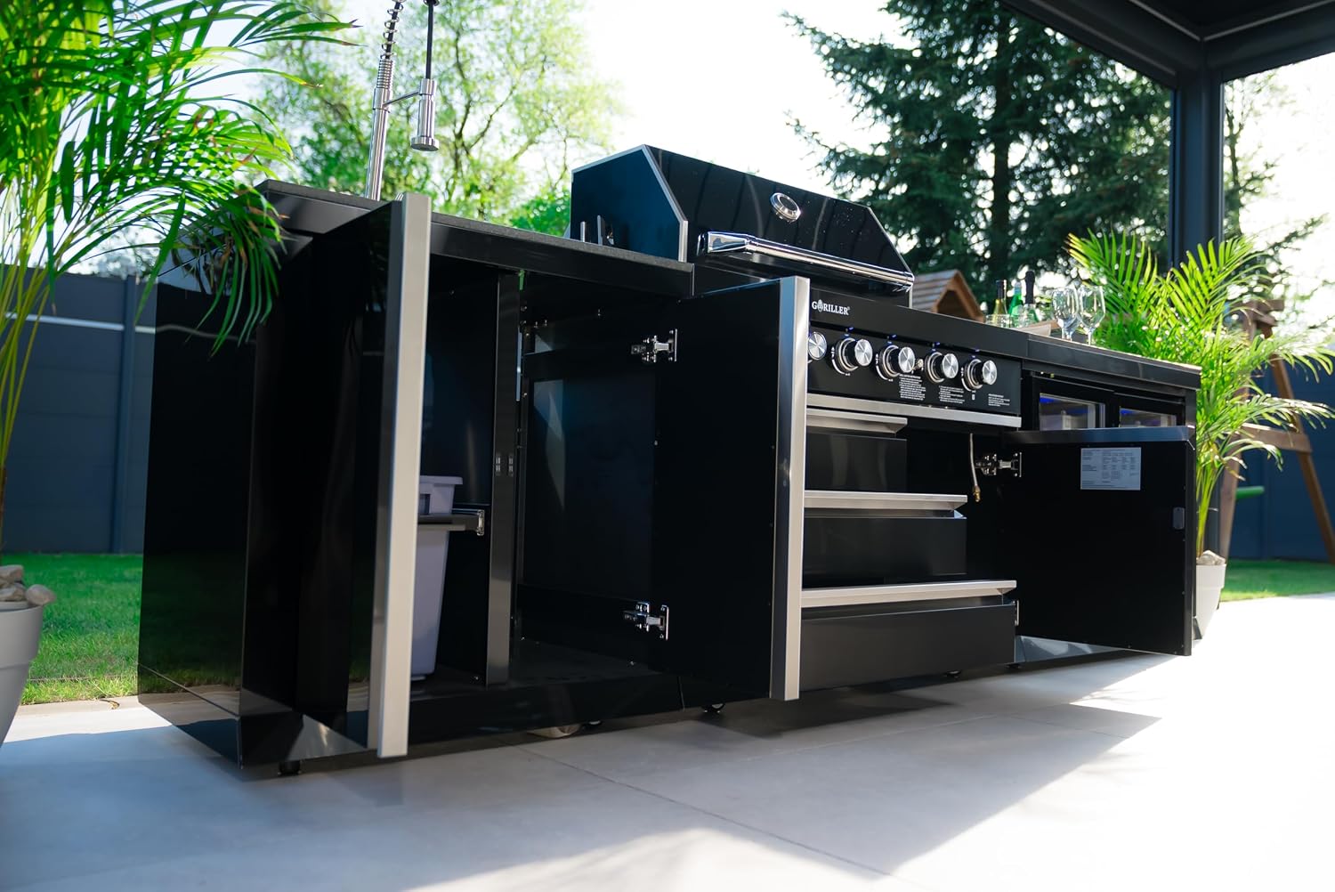 GORILLER® BLACKBACK M6 Outdoor-Küche, Gasgrill mit Doppel-Kühlschrank und Waschbecken, Edelstahl, Schwarz