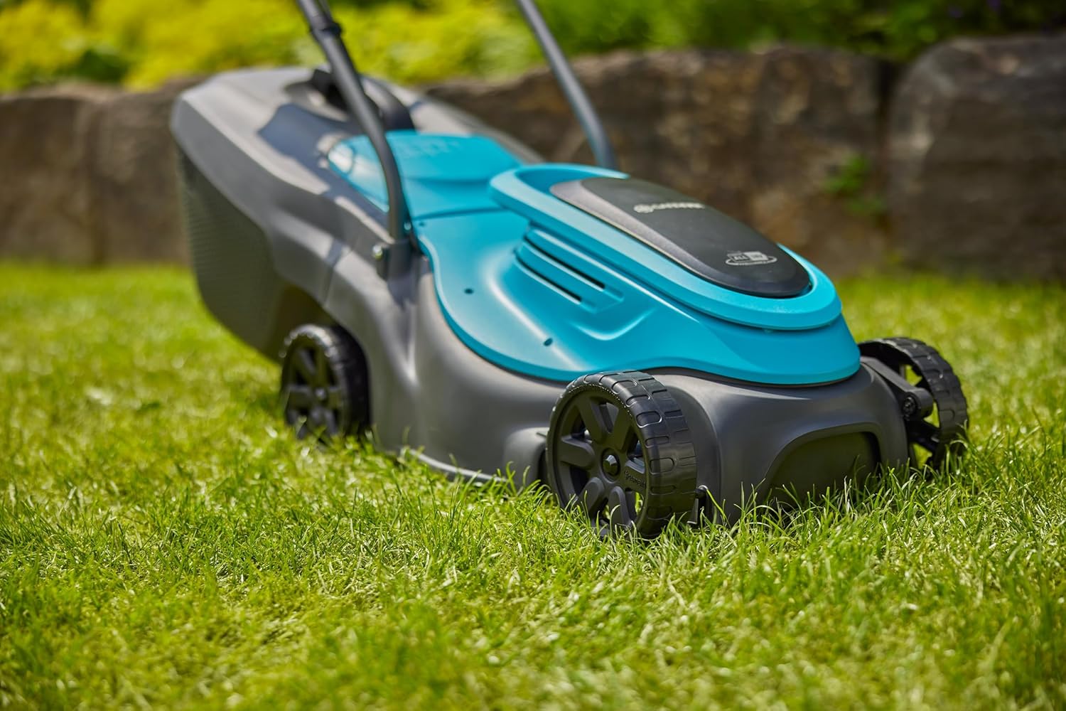 Gardena EasyMax 30/18V Ready-to-Use Set Akku-Rasenmäher, 30 cm Schnittbreite, inkl. Power for All-Akku, kompakt und wendig, ideal für kleine Gärten (14629-20)