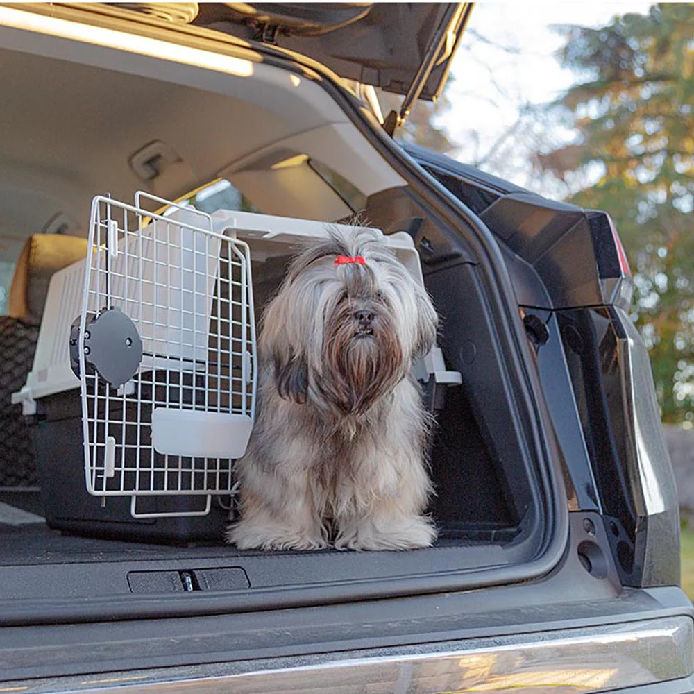 2025 Atlas 40 transportbox voor middelgrote honden �C veilig, geventileerd en IATA-conform. Met praktische handgreep, voederbak en optionele accessoires