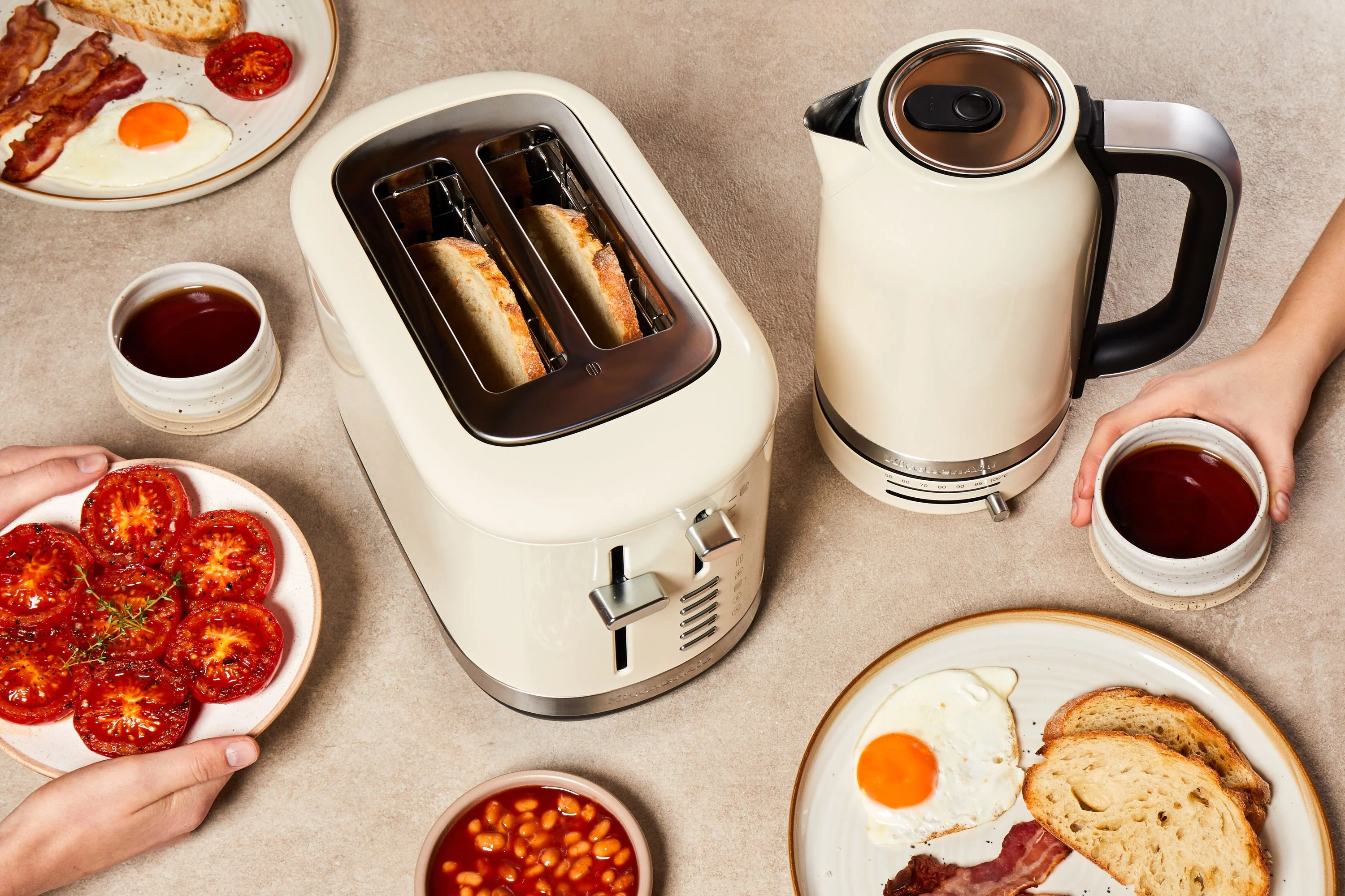 2025 KitchenAid Ontbijtpakket inclusief Waterkoker 5KEK1701, Toaster 5KMT2109 + Broodjeshouder