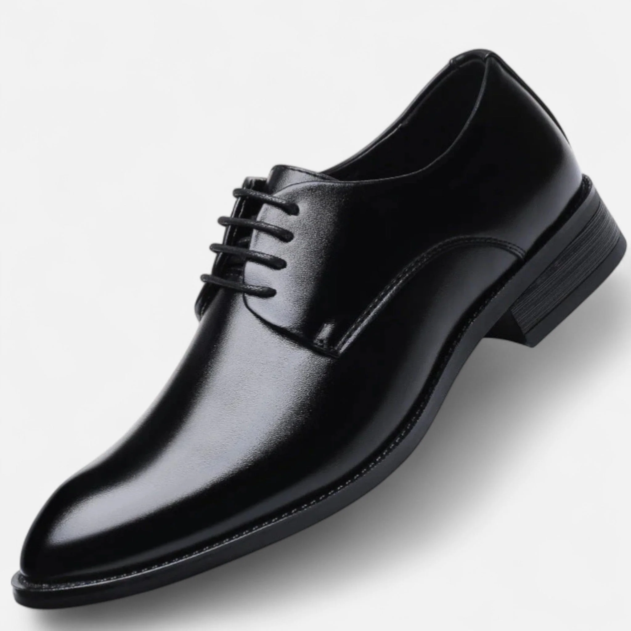 Elegante Herren-Sommerschuhe mit klassischen Schn��rsenkeln
