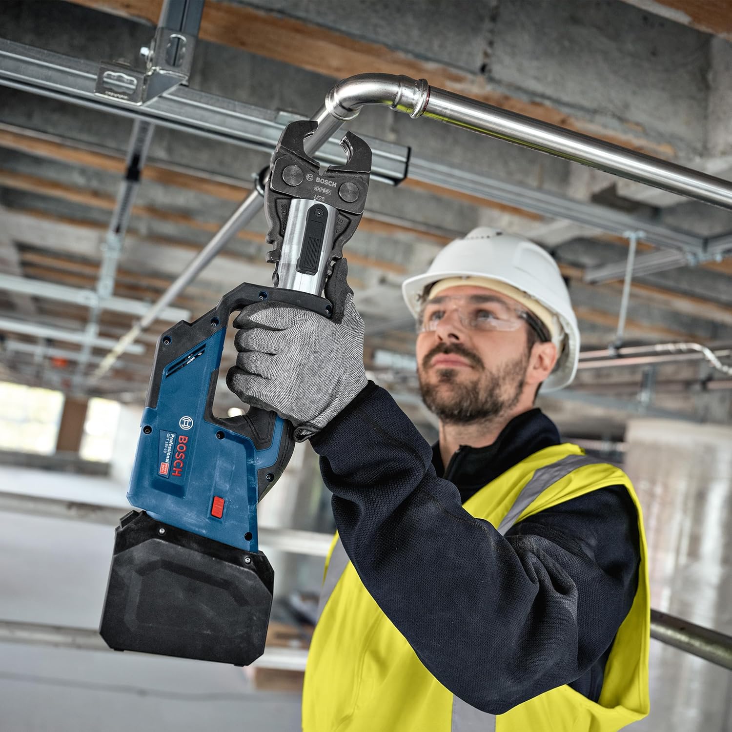 Bosch Professional 18V System Akku Presswerkzeug GPT 18V-19 (19 kN Kraft, um 360° drehbarer Kopf, inkl. Pressbacke Comp. TH16, TH20, TH26, L-BOXX)