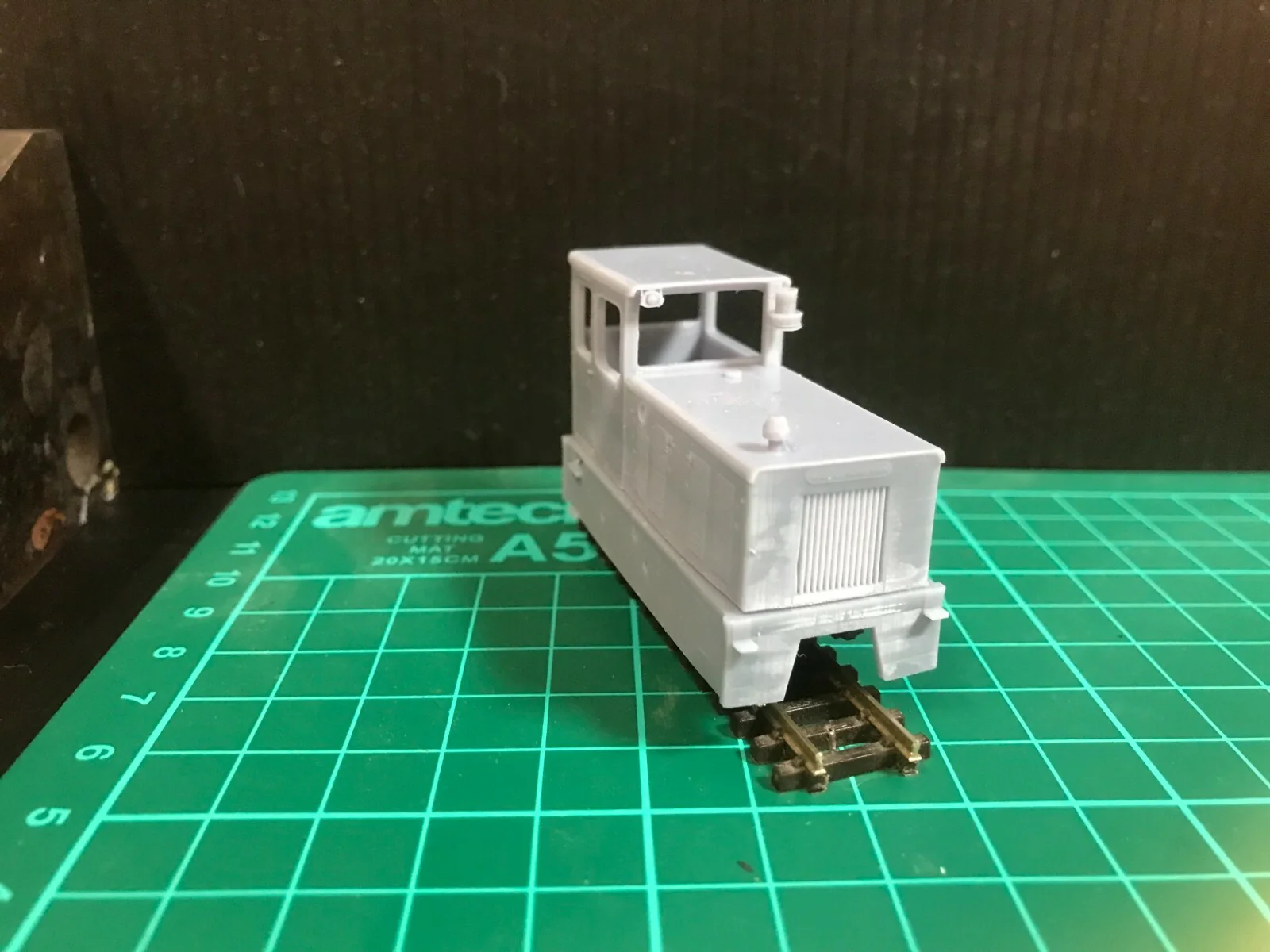 009 OO9 Diesel RNAD Baguley-Drewry locomotive kit uses KATO 11-109 chassis