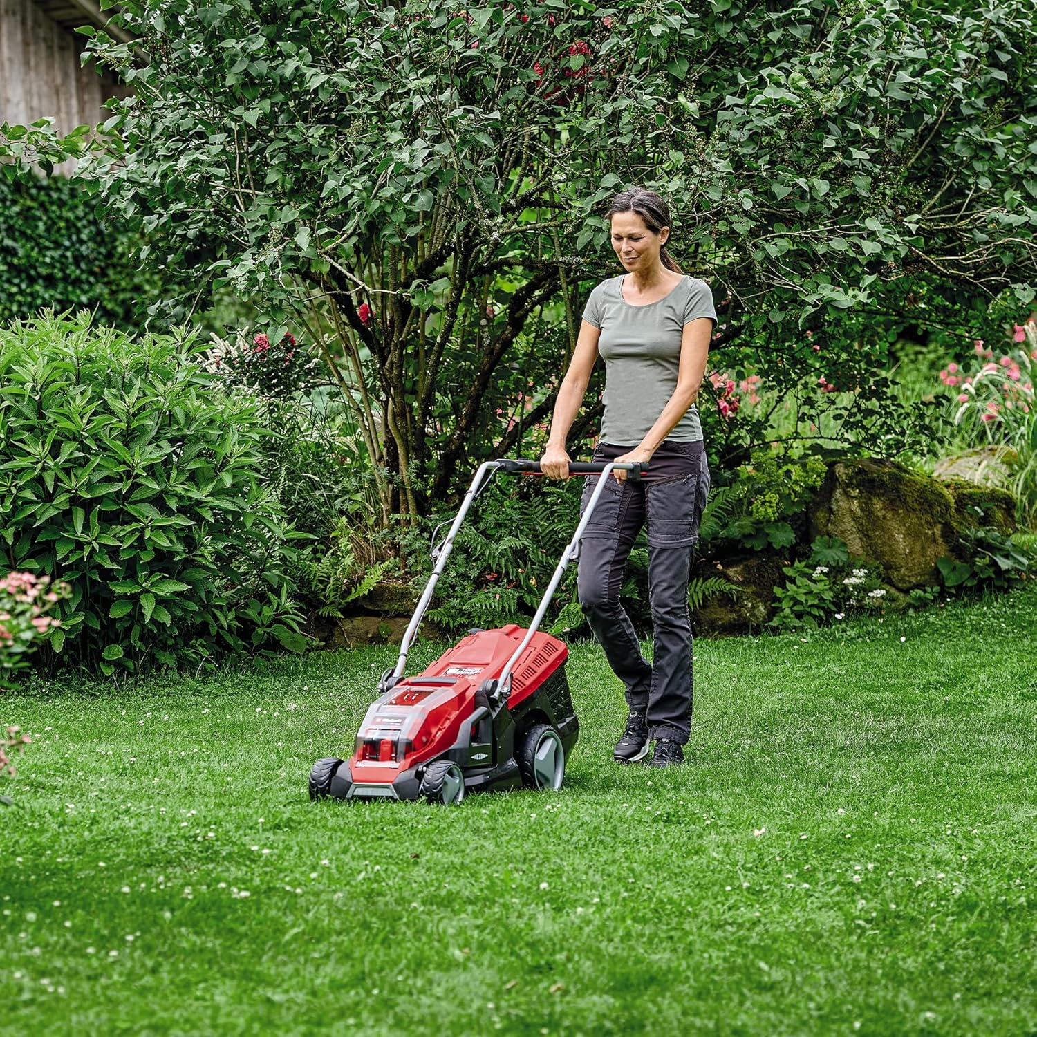 Einhell Akku-Rasenmher GE-CM 36/36 Li Kit Power X-Change (36 V, 36 cm Schnittbreite, bis 400 m, Brushless, 40L Fangkorb, 25-75 mm Schnitthhe, inkl. 2x 4,0 Ah Akku + 2x Ladegert)