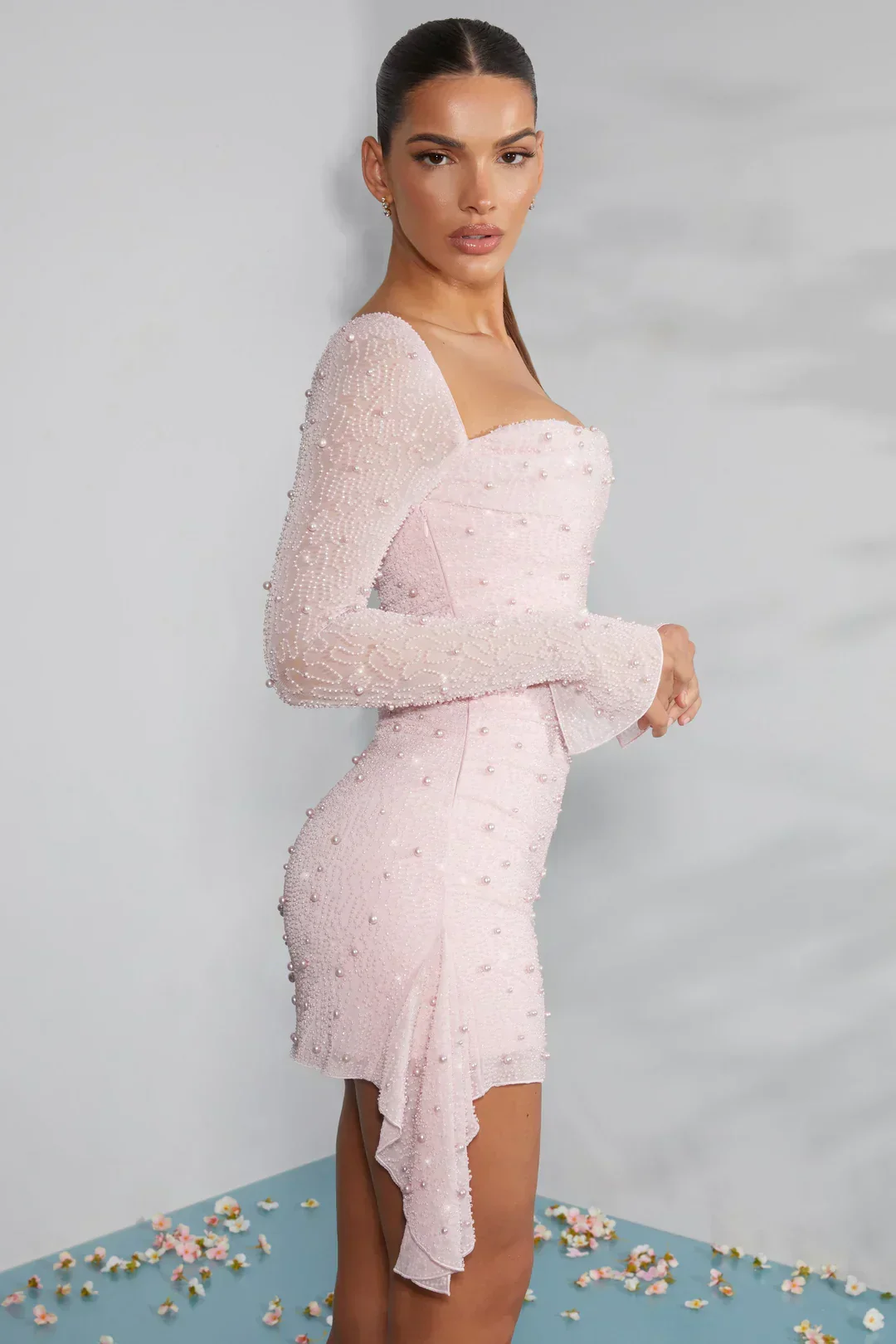 Minikleid mit langen ?rmeln und verziertem Kragen