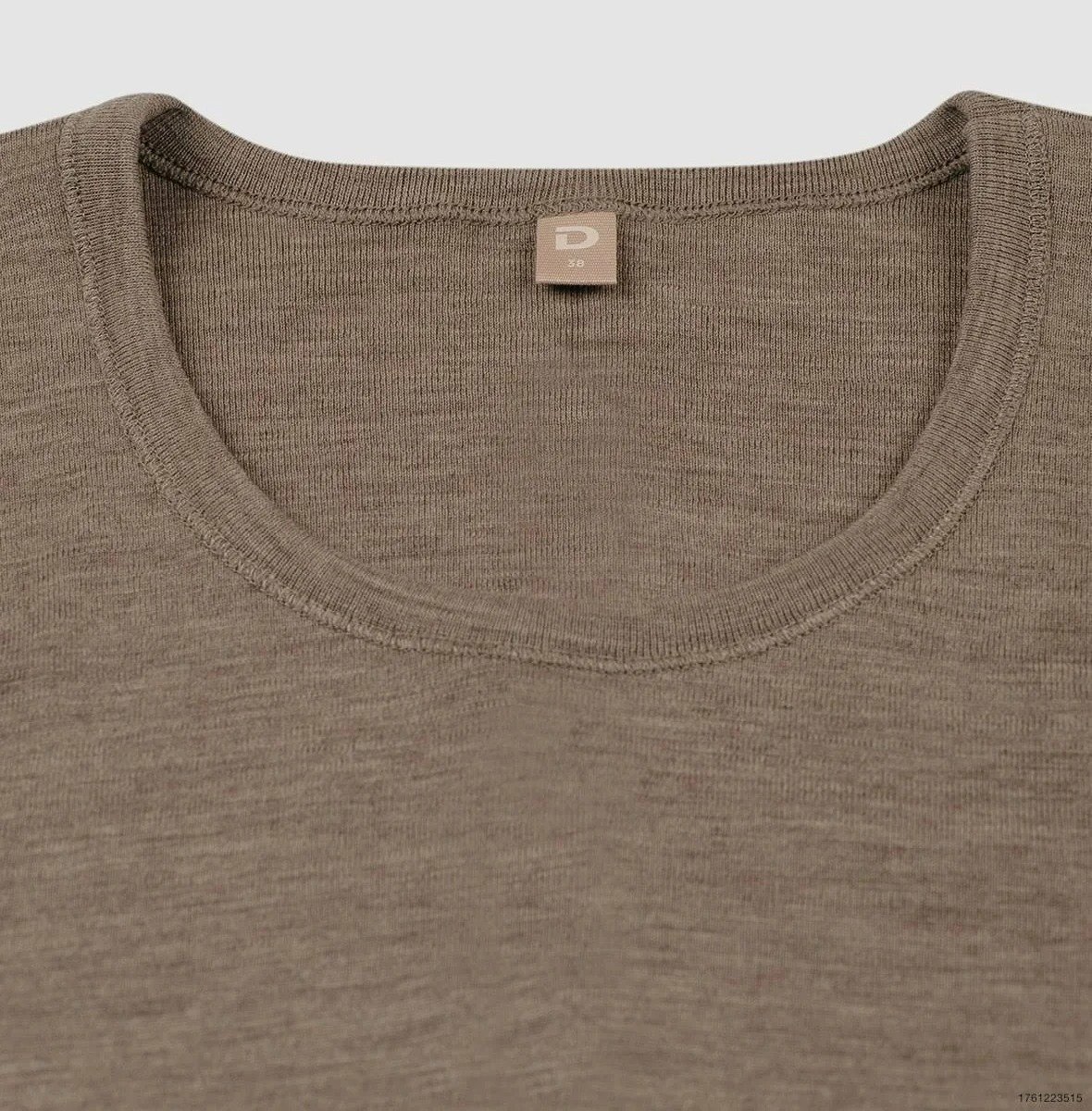 Women's long-sleeved shirt made of merino wool