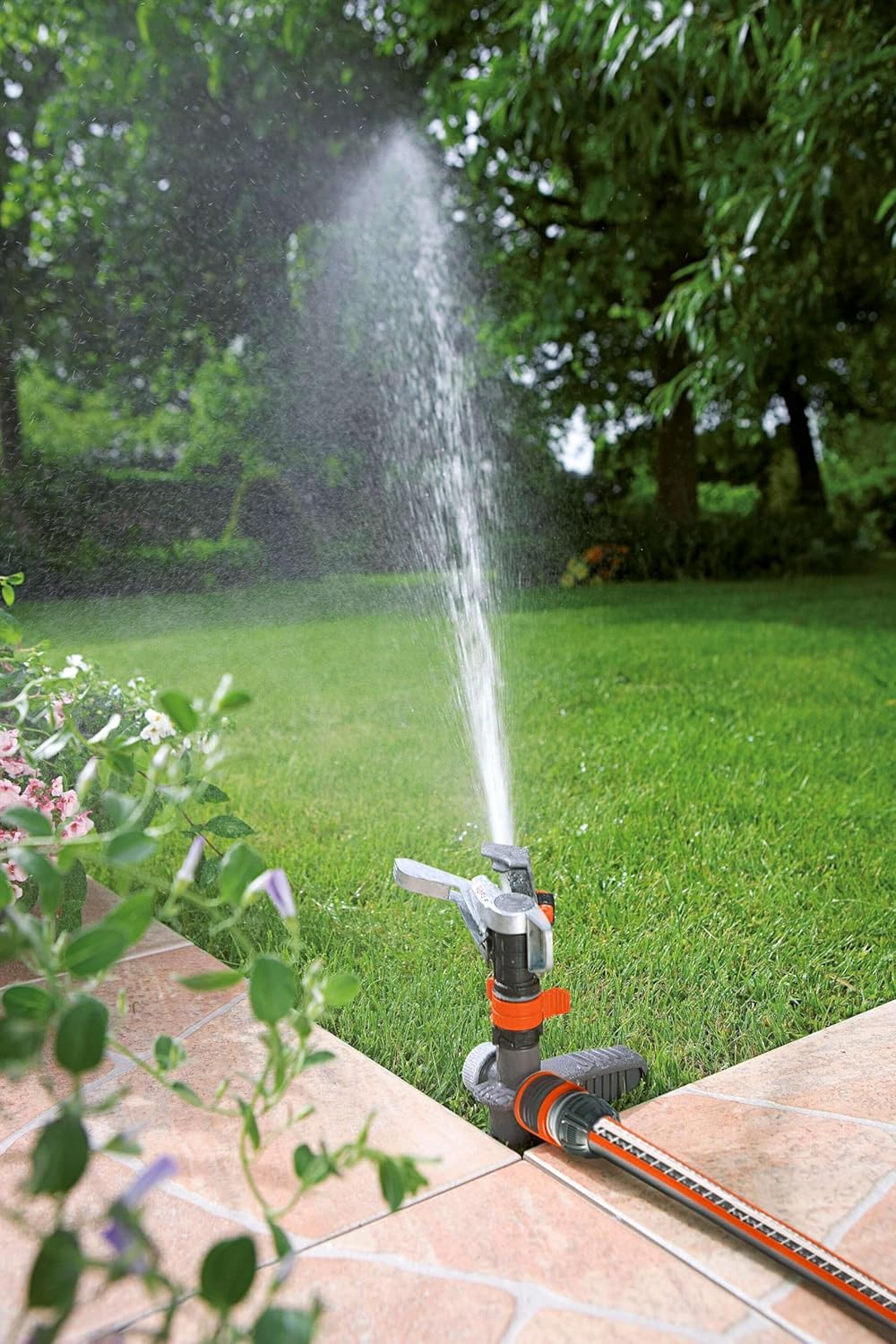 Gardena Comfort veelvlakssproeier AquaContour Automatic: vlakberegening voor de individuele besproeiing van bijna elke tuinomtrek, eenvoudig te programmeren, reikwijdte 2,5-10,5 m (8133-20)