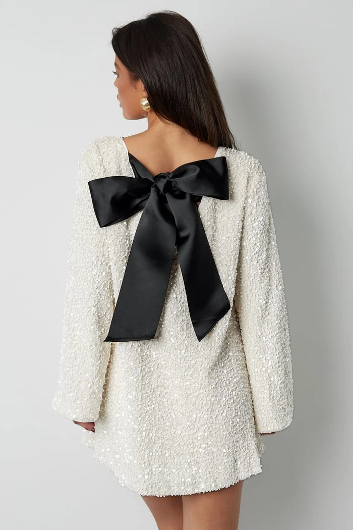 Glitzerndes Mini-Kleid mit Pailletten & Satinschleife