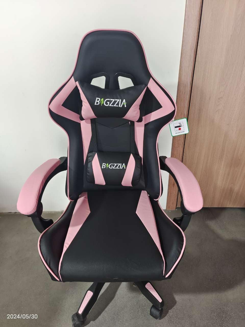 2025 Bigzzia Gamingstoel voor Bureau met Hoge Rugleuning, Verstelbaar Leder, Draaibaar met Wielen, Ergonomisch met Hoofdsteun en Lendensteun (Zwart/Rood)
