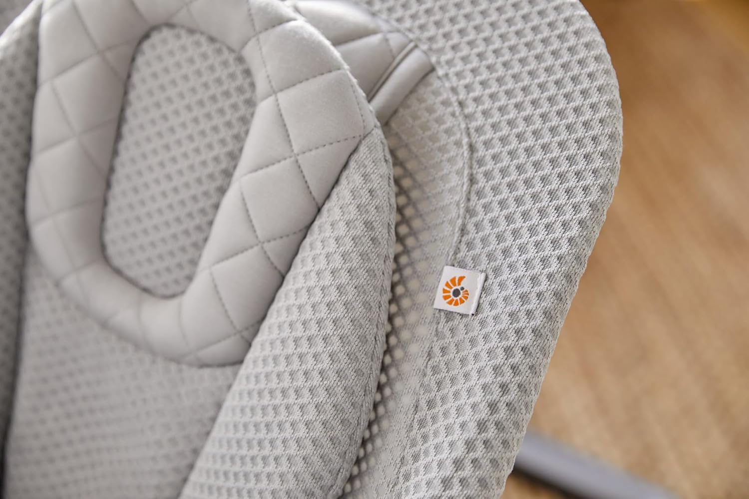 Ergobaby 3-in-1 Evolve Bouncer, Ergonomische Babywippe für Neugeborene ab Geburt bis zum Kleinkind, Babyschaukel mit Neugeboreneneinsatz (2,5 kg - 13,2 kg), Cream