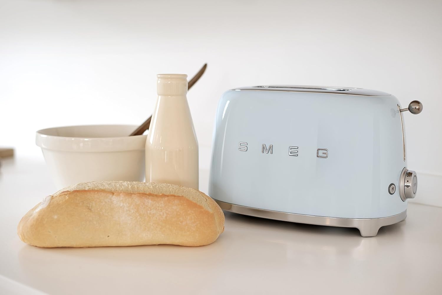 Smeg, 2x2 TSF01PBEU -Toaster, 2 Schlitze für 2 Scheiben, 6 Vergoldungsniveaus, Heizfunktion, Abtau- und Bagel- Funktion, Sammelschublade, 950W, Pastellblau