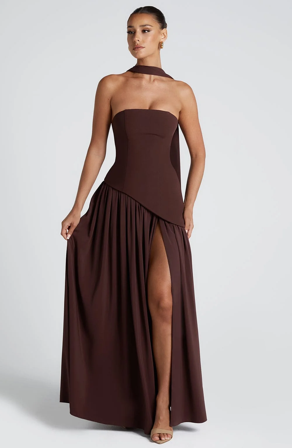 Tr?gerloses Maxikleid mit Beinschlitz f��r Hochzeitsg?ste