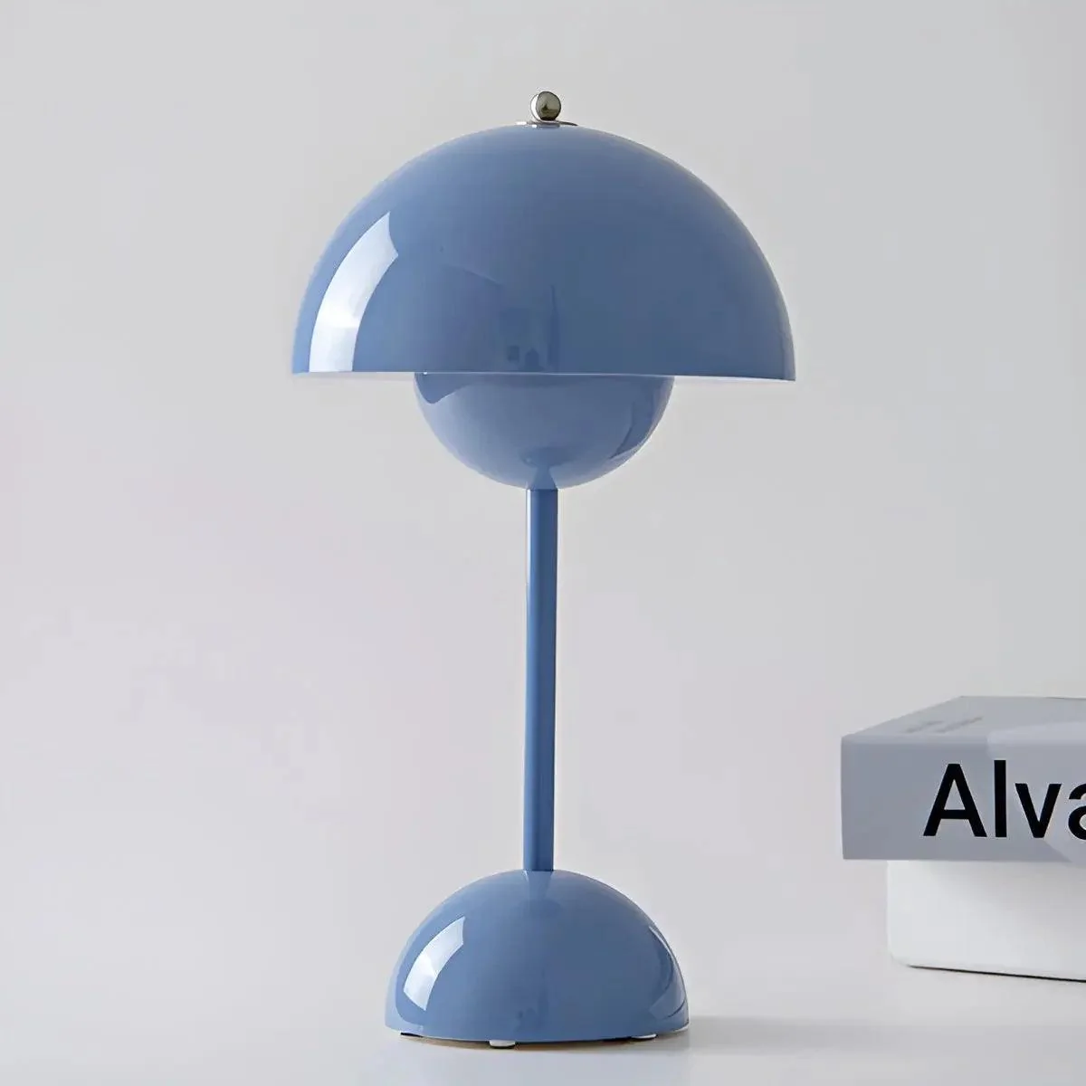 Skandinavische Designer-Tischlampe f��r stimmungsvolle Beleuchtung