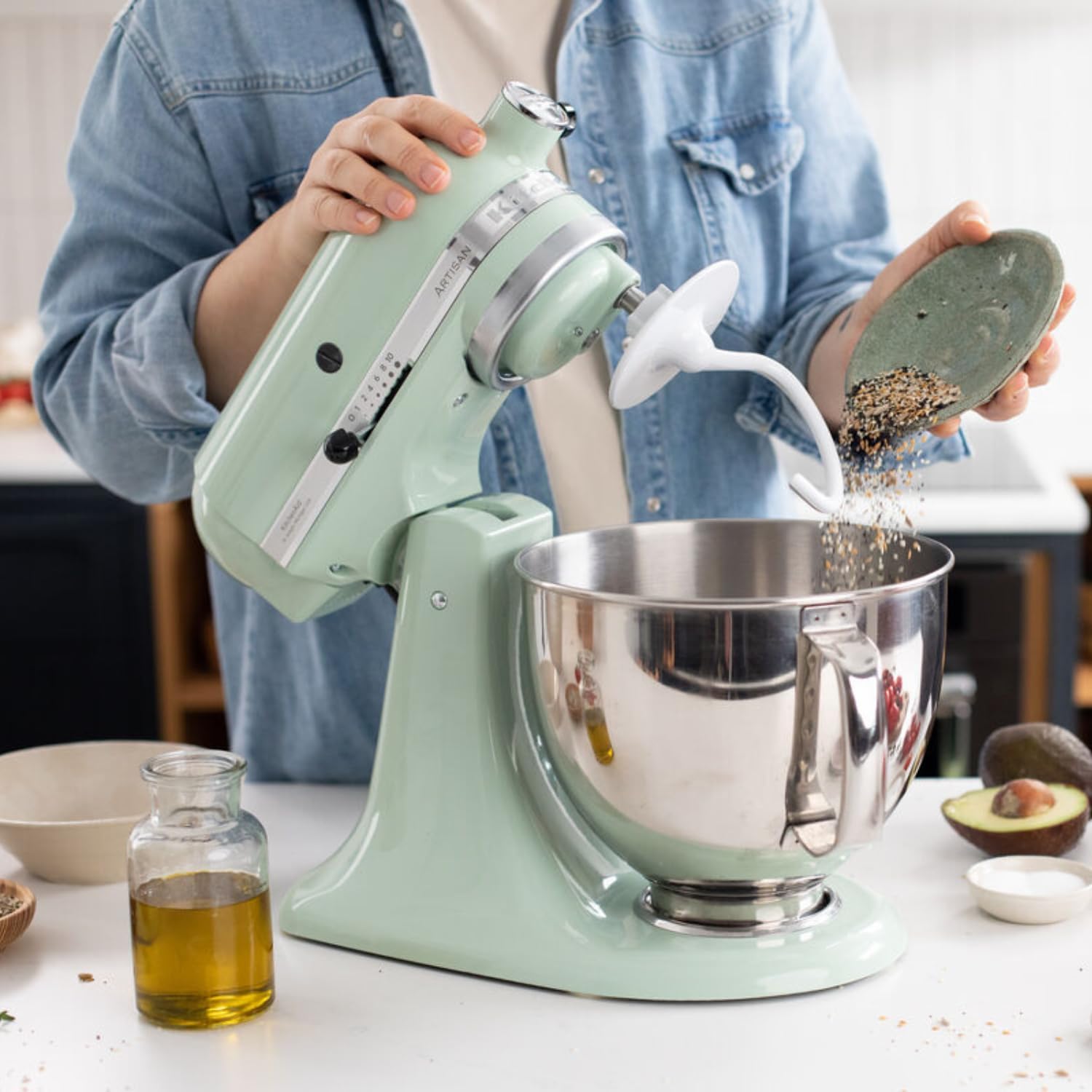 KitchenAid Küchenmaschine I Artisan I Kippbarem Food Processor I Teigknetmaschine mit 5 Zubehör | 2 Schüsseln aus Edelstahl | 4.8 L | Schwarz