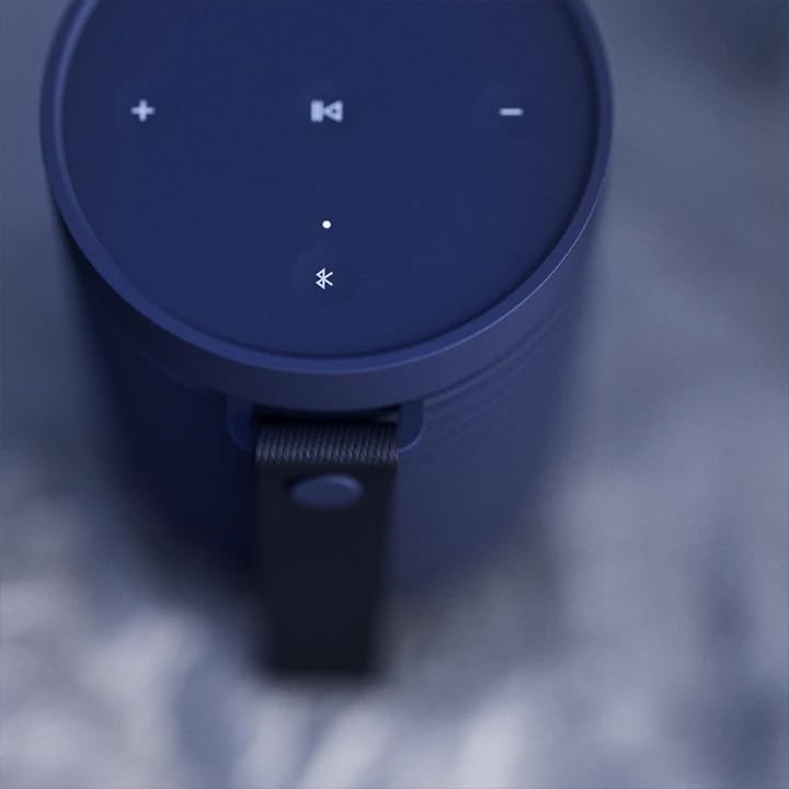 Bang & Olufsen Beosound Explore – Kabelloser tragbarer Bluetooth Outdoor-, Heim- und Reise, 27 Stunden Akkulaufzeit, wasserdichter 360° Lautsprecher + USB-C Ladekabel - Schwarz Anthracite