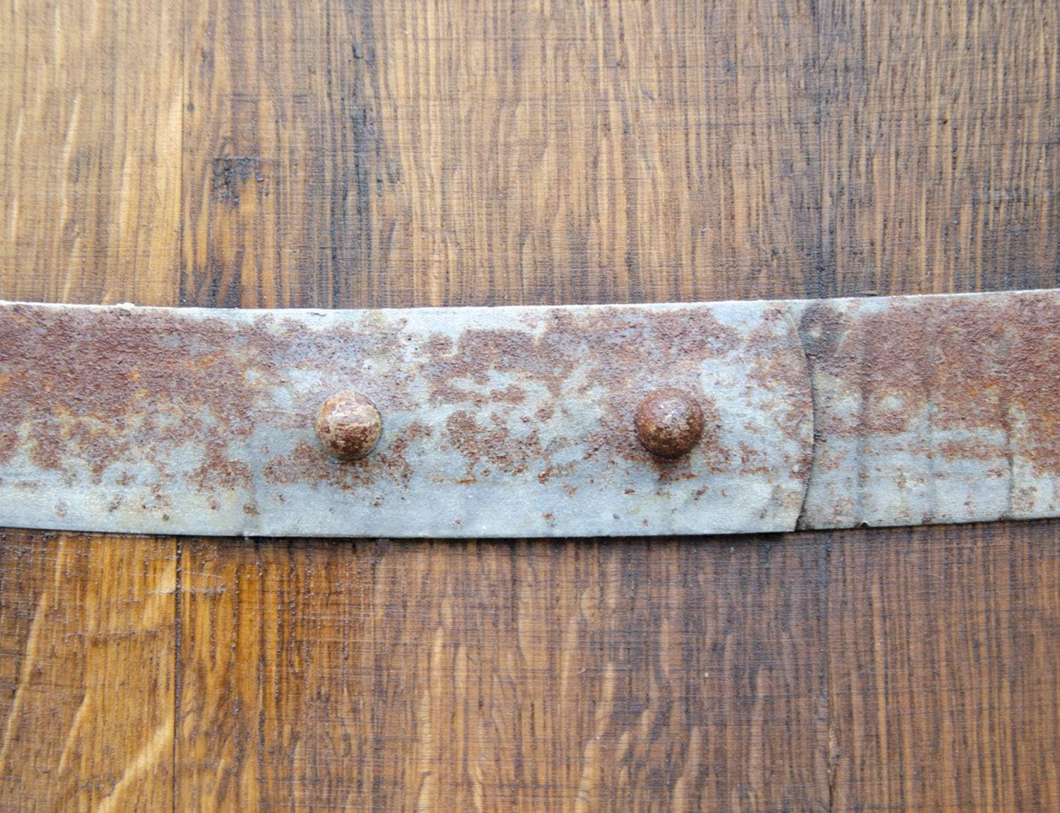 Temesso Stehtisch Tisch aus gebrauchtem Holzfass Weinfass, Fass, Barrique Tisch aus Eiche Holz rustikal 225 Liter (rustikal geölt)