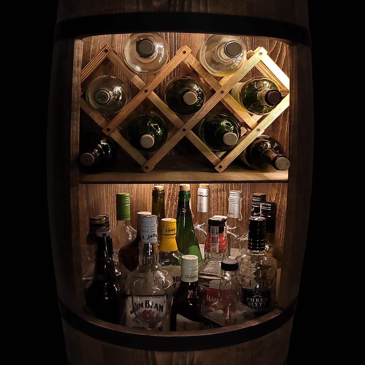 weeco Fassbar mit LED Beleuchtung und Weinhalter. Weinregal - Holzfass Hausbar 80cm. Rustikaler deko Barschrank Weinständer – Fass. Fassbier, Wein Flaschenständer - Bar Whisky Geschenk (Dunkelbraun)