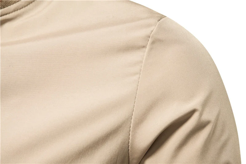 L?ssige winddichte Herrenjacke mit Stehkragen