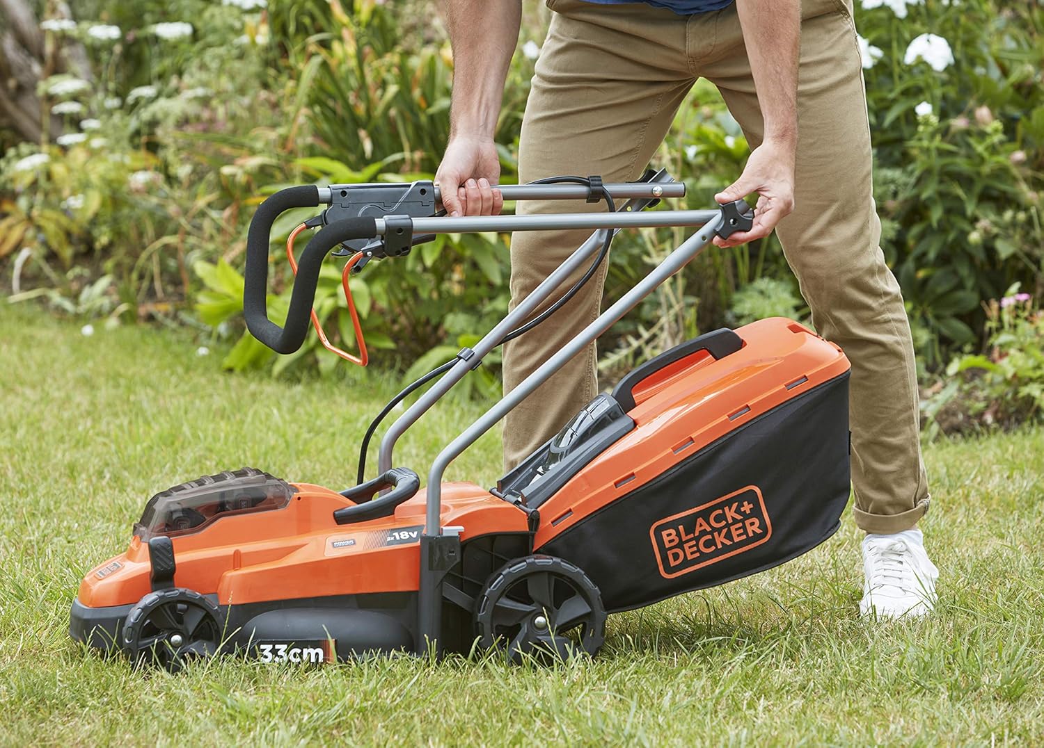 BLACK+DECKER Rasenmäher Akku Rasenmäher Elektro (betrieben mit 2X 18V Akkus, 33 cm Schnittbreite, für kleine und mittlere Rasenflächen bis 250 m², 5-fache Höhenverstellung) BCMW3318N