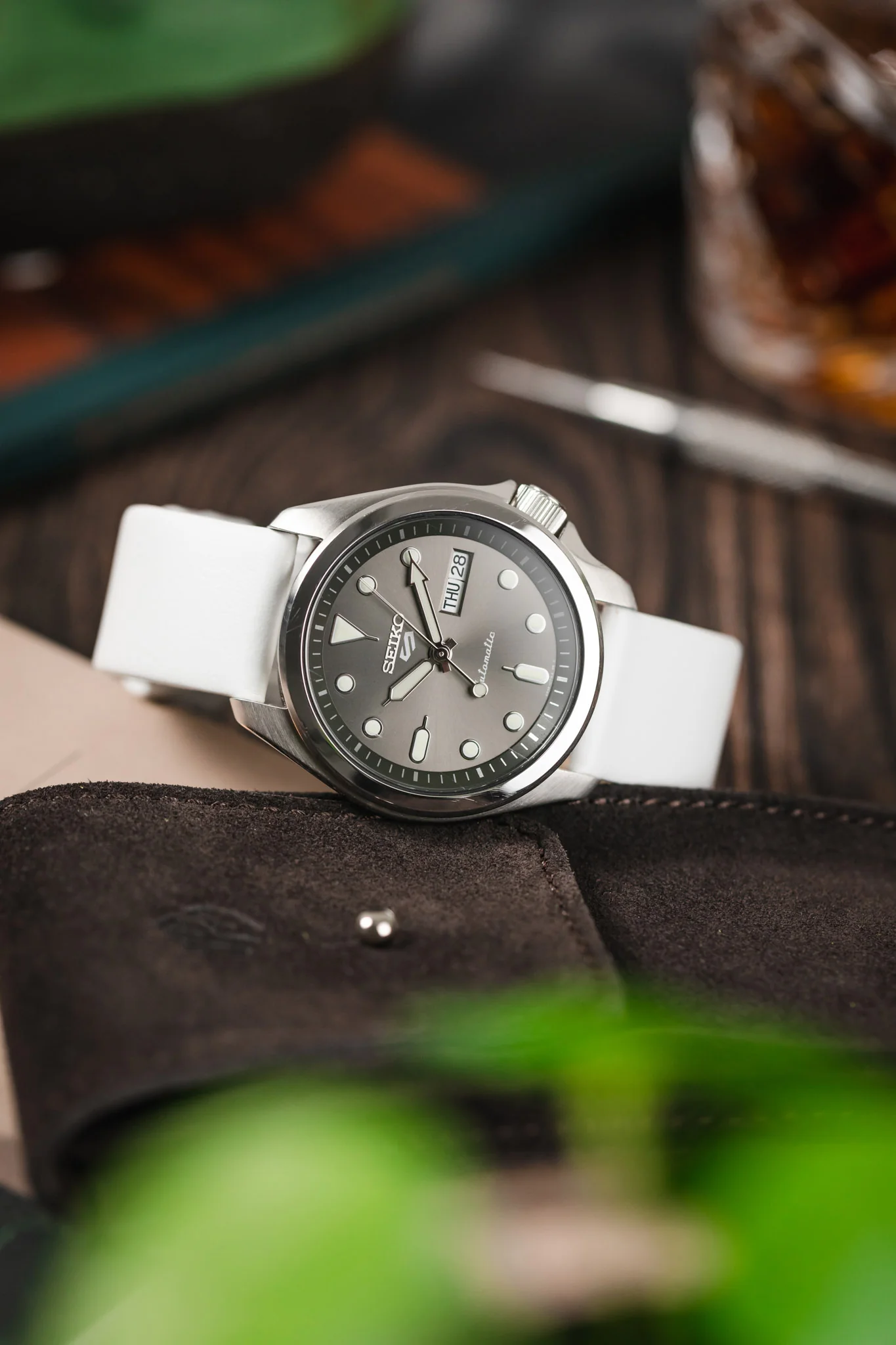 Hirsch SCANDIC Calf Leather Watch Strap in WHITE