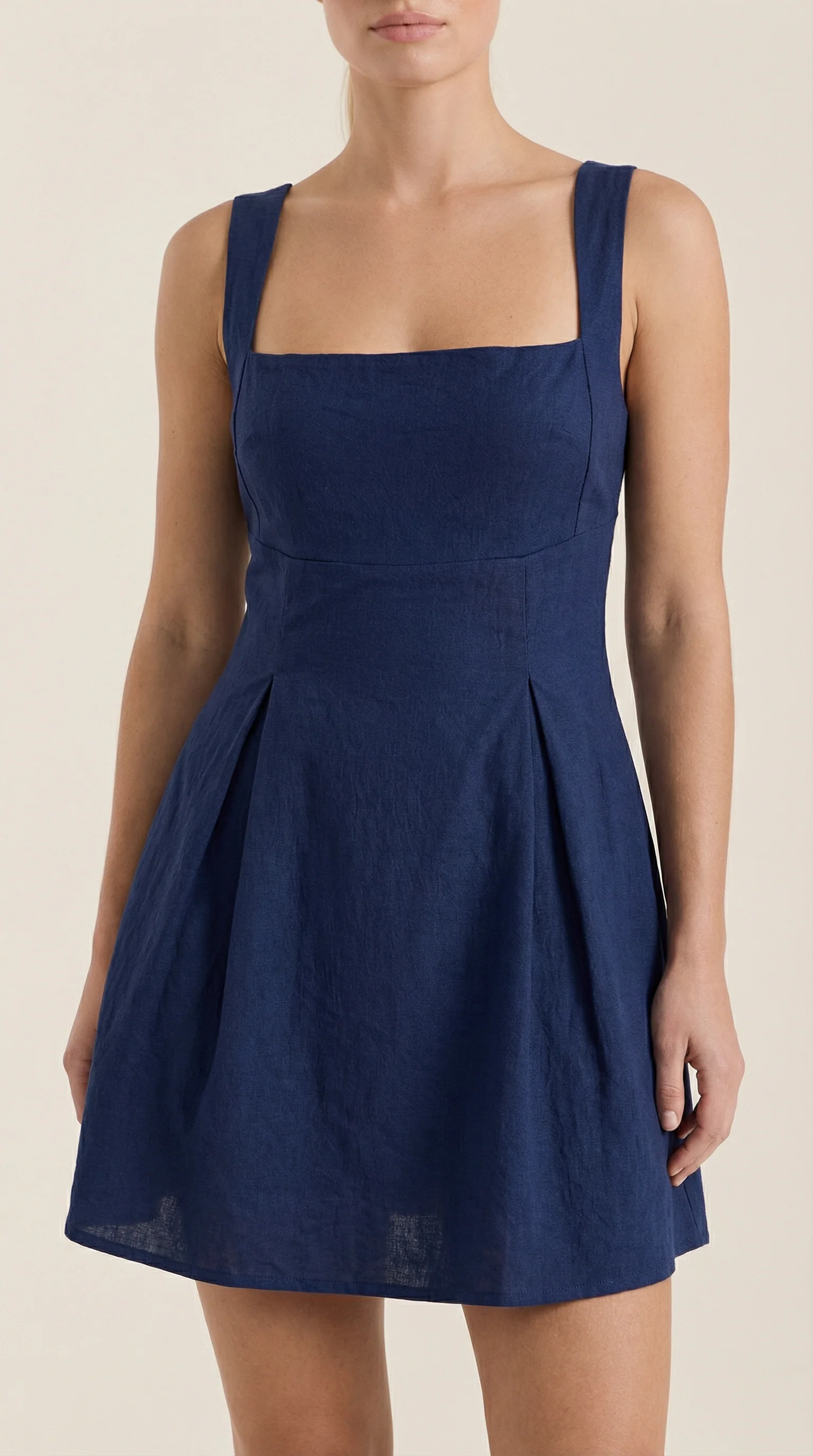 Minikleid mit tailliertem Oberteil