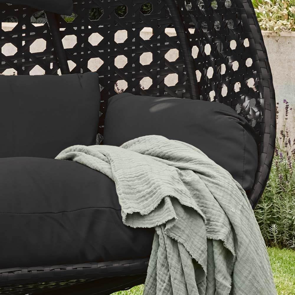 Home Deluxe - Hängesessel Twin - Schwarz, Höhe 195 cm - inkl. Regenabdeckung, Gestell, Sitz- und Rückenkissen I Polyrattan Hängestuhl Gartenschaukel Hängekorb