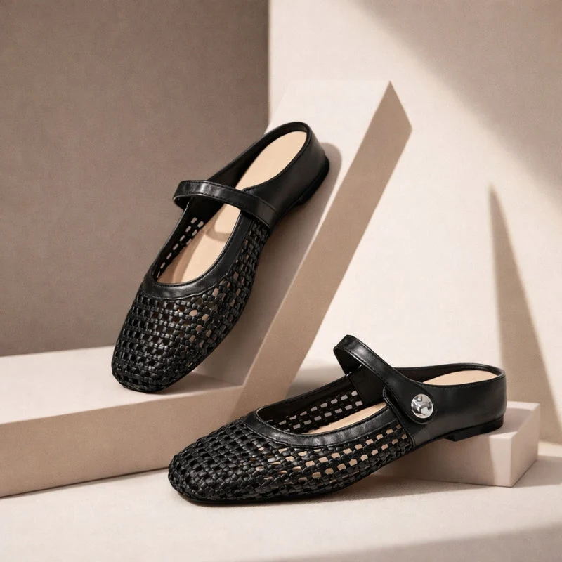 Damen Mules geflochten | Flache Slipper in Metallic-Optik mit Riemchen und eckiger Zehenpartie | Bequeme Schlupfschuhe