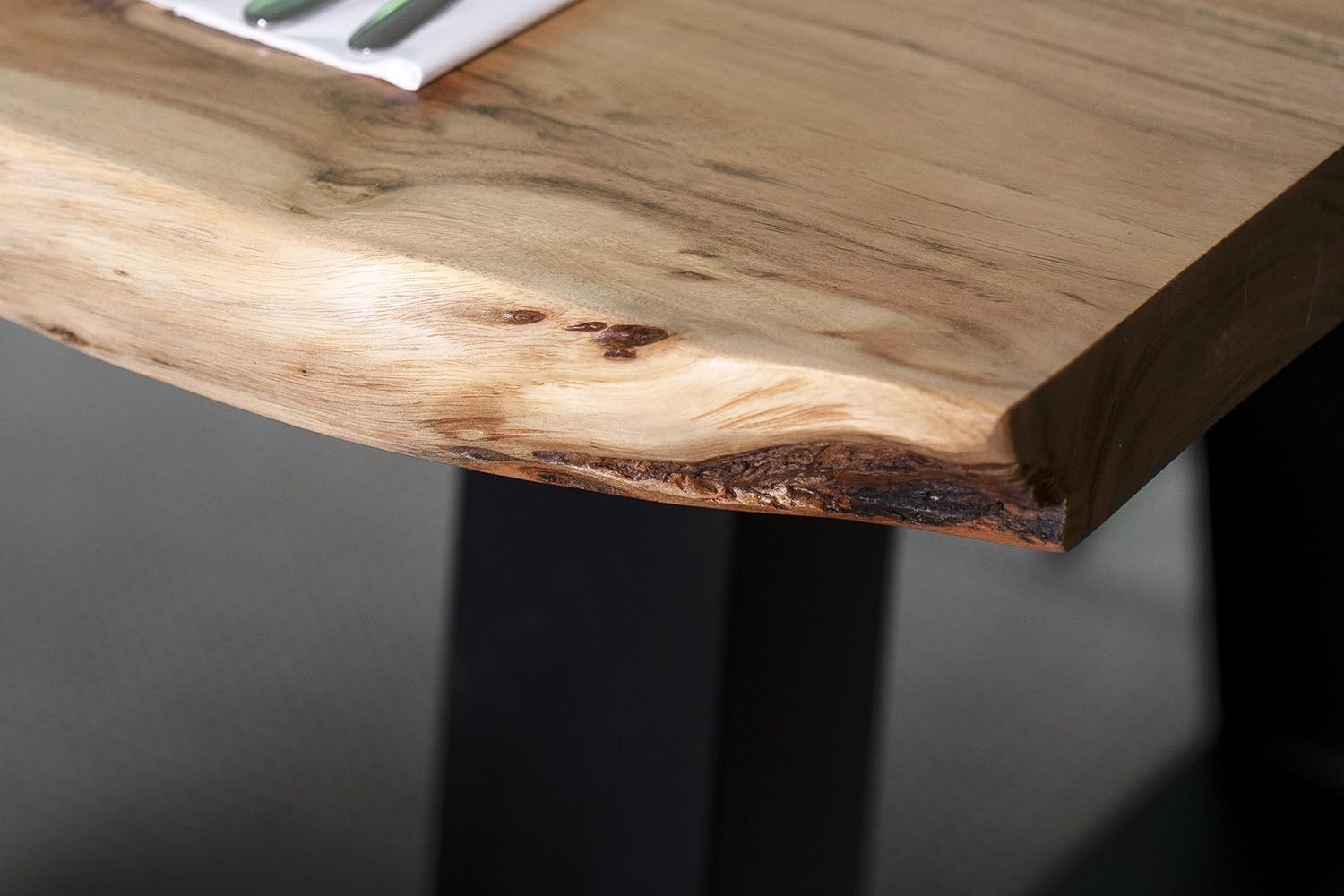 SAM Esstisch 180 x 90 cm Cali, Baumkantentisch naturfarben, Akazienholz massiv, A-Gestell aus Metall Schwarz, aufgedoppelte Kanten 25+25 mm