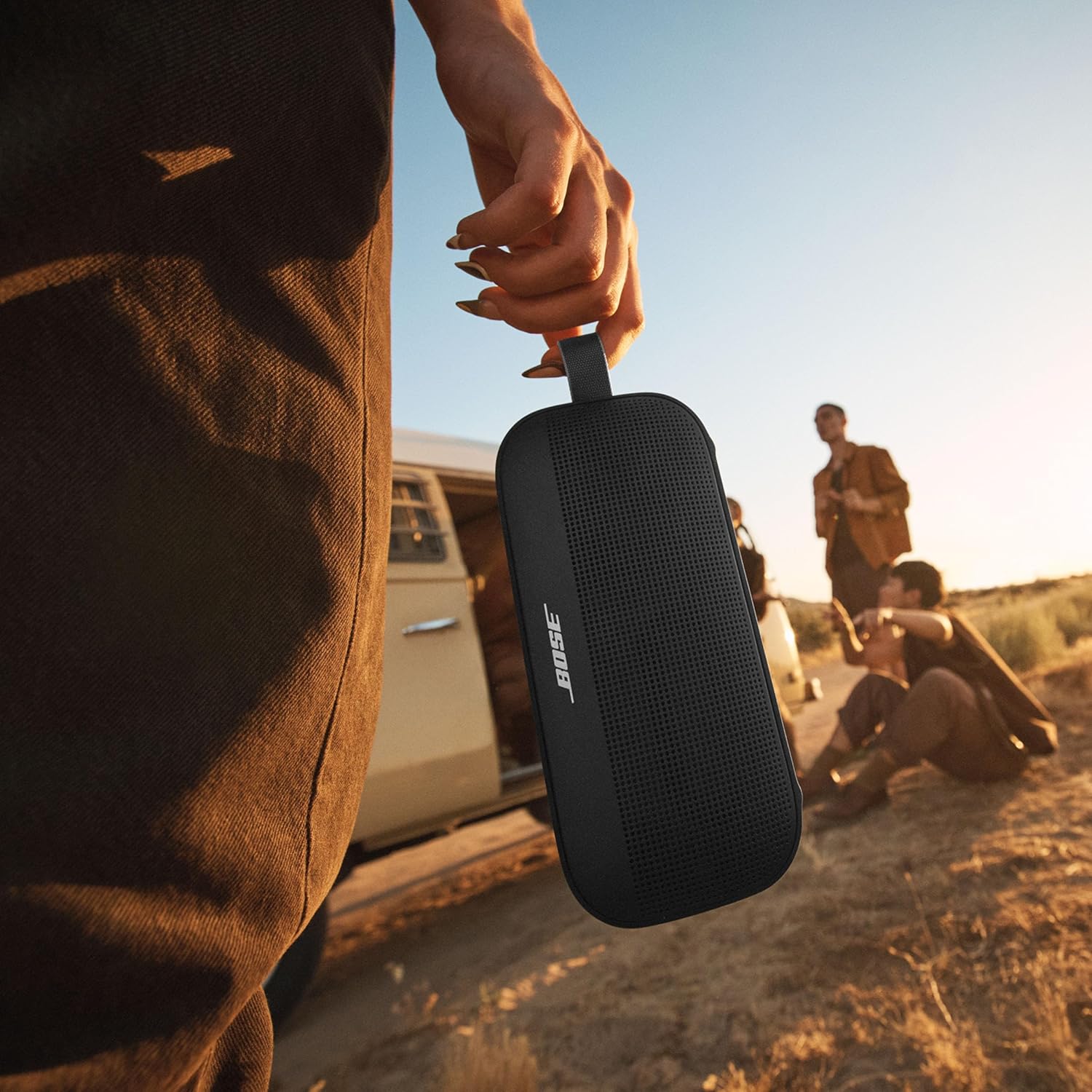 Bose SoundLink Flex Tragbarer Bluetooth-Lautsprecher (2. Gen.), Tragbarer Außen-Lautsprecher mit naturgetreuem Klang, bis zu 12 Stunden Akkulaufzeit, staubdicht und wasserdicht, Schwarz
