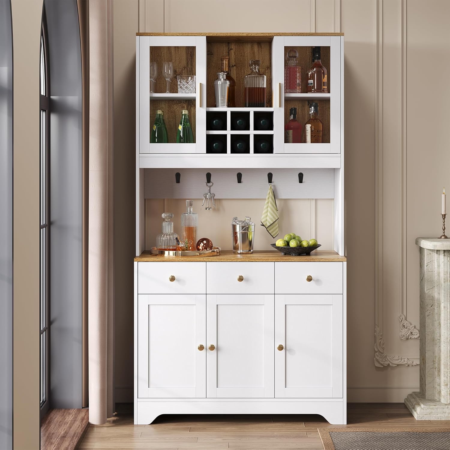 Hochschrank Küche Weiß mit Glasfront, Multifunktionaler Buffetschrank mit Weinablage und Schubladen, Stauraumschrank für Esszimmer Wohnzimmer im Landhausstil