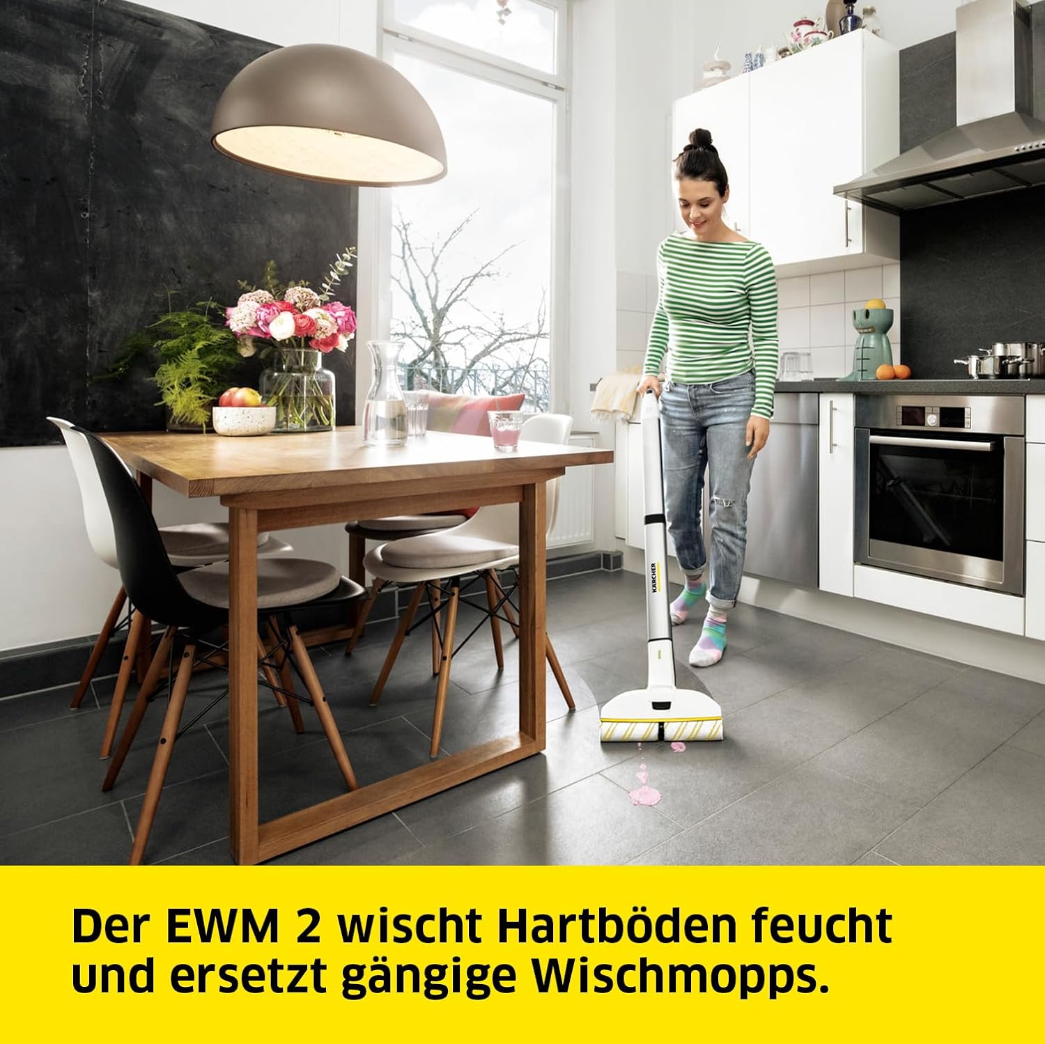 Krcher Elektrischer Wischmopp EWM 2, kabelloser Bodenreiniger mit 2 rotierenden Mikrofaserwalzen, Akkulaufzeit: ca. 20 min, Flchenleistung pro Akkuladung: ca. 60 m, Wei