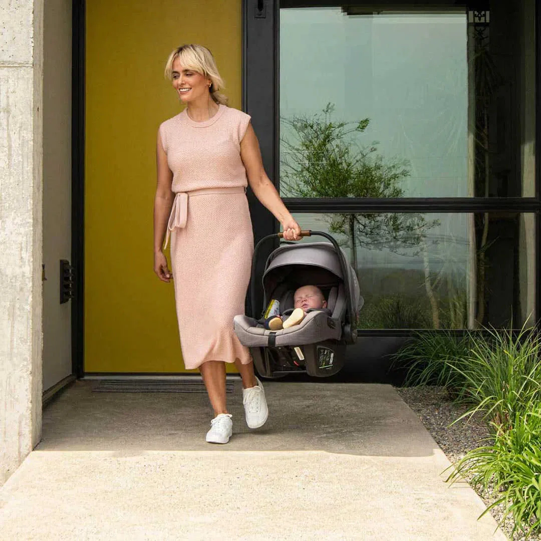 2025 Nuna PIPA Next i-Size Babyschaal met NEXT Draaibasis �C Licht, Veilig & Flexibel voor Onderweg