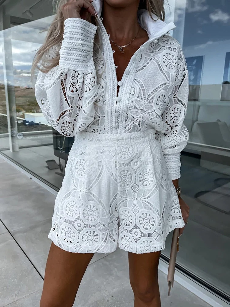 Damen Spitzen-Set Zweiteiler | Elegante Langarm Bluse & High-Waist Shorts | Luftiges Boho Co-ord Set f��r Sommer & Urlaub