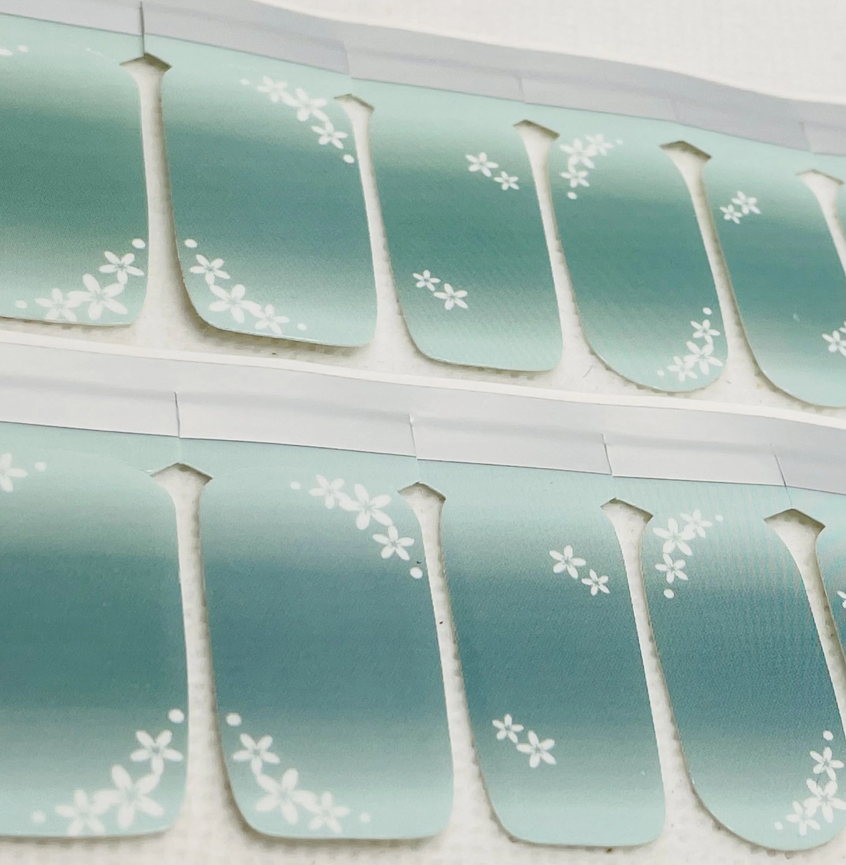 XL White Blossoms On Mint Ombre