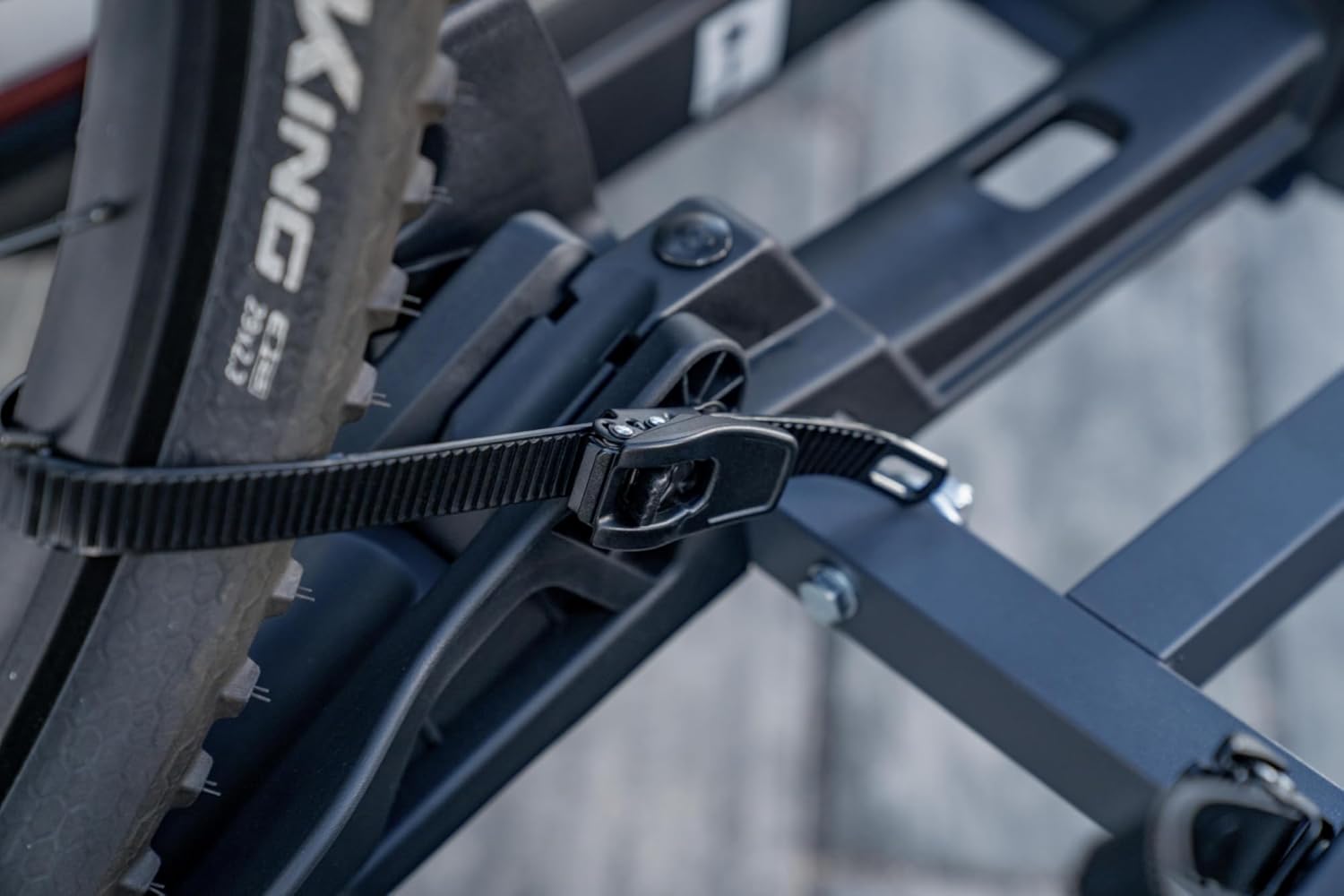 Fischer Kupplungs-Fahrradträger ProlineEvo 2, für 2 Fahrräder bis 60kg Nutzlast, E-Bike geeignet, vormontiert, abschließbar, faltbar