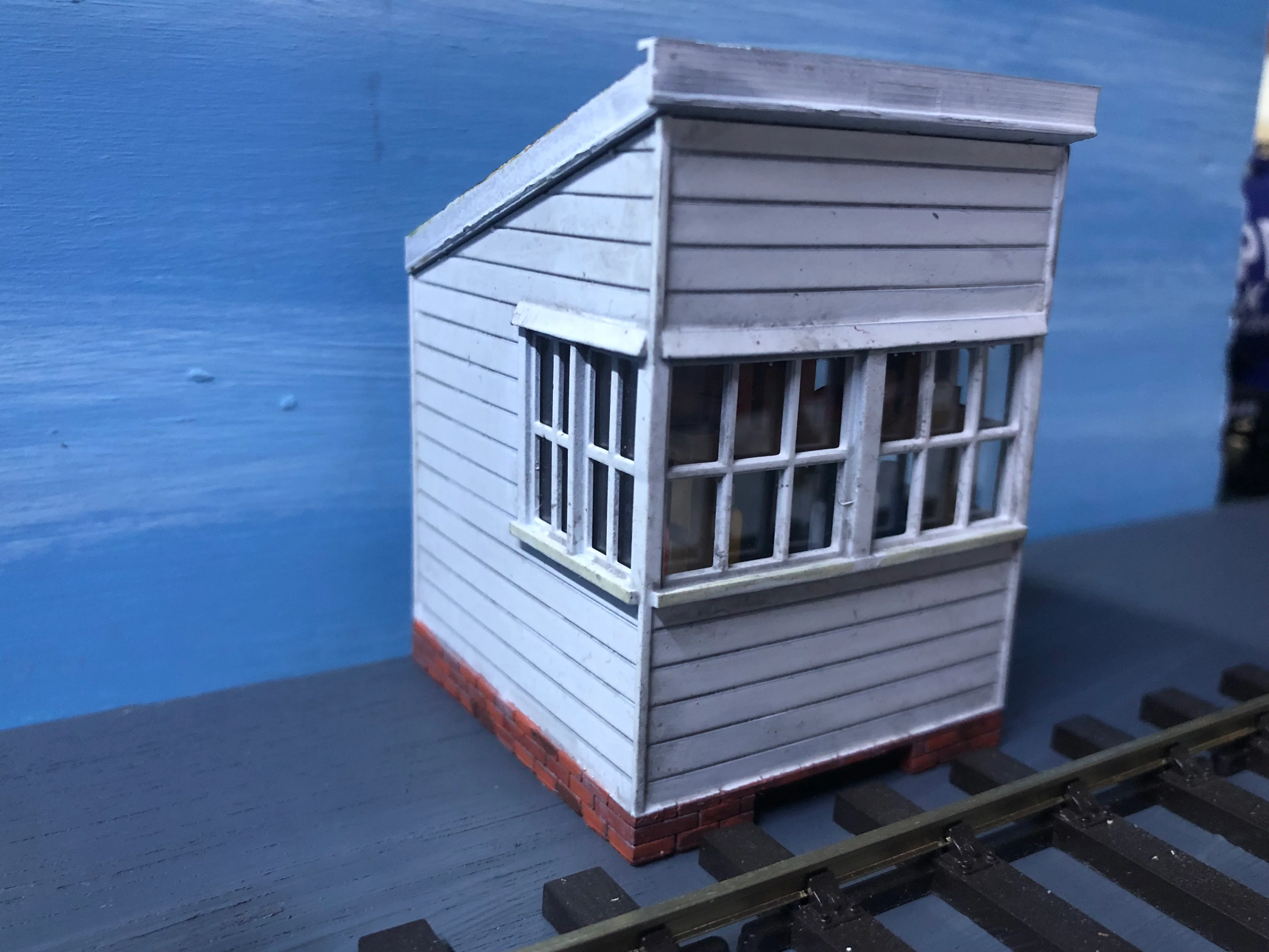 Ground Signal Box Hut with levers and glazing SDR  - NG7 , 7mm , O-16.5