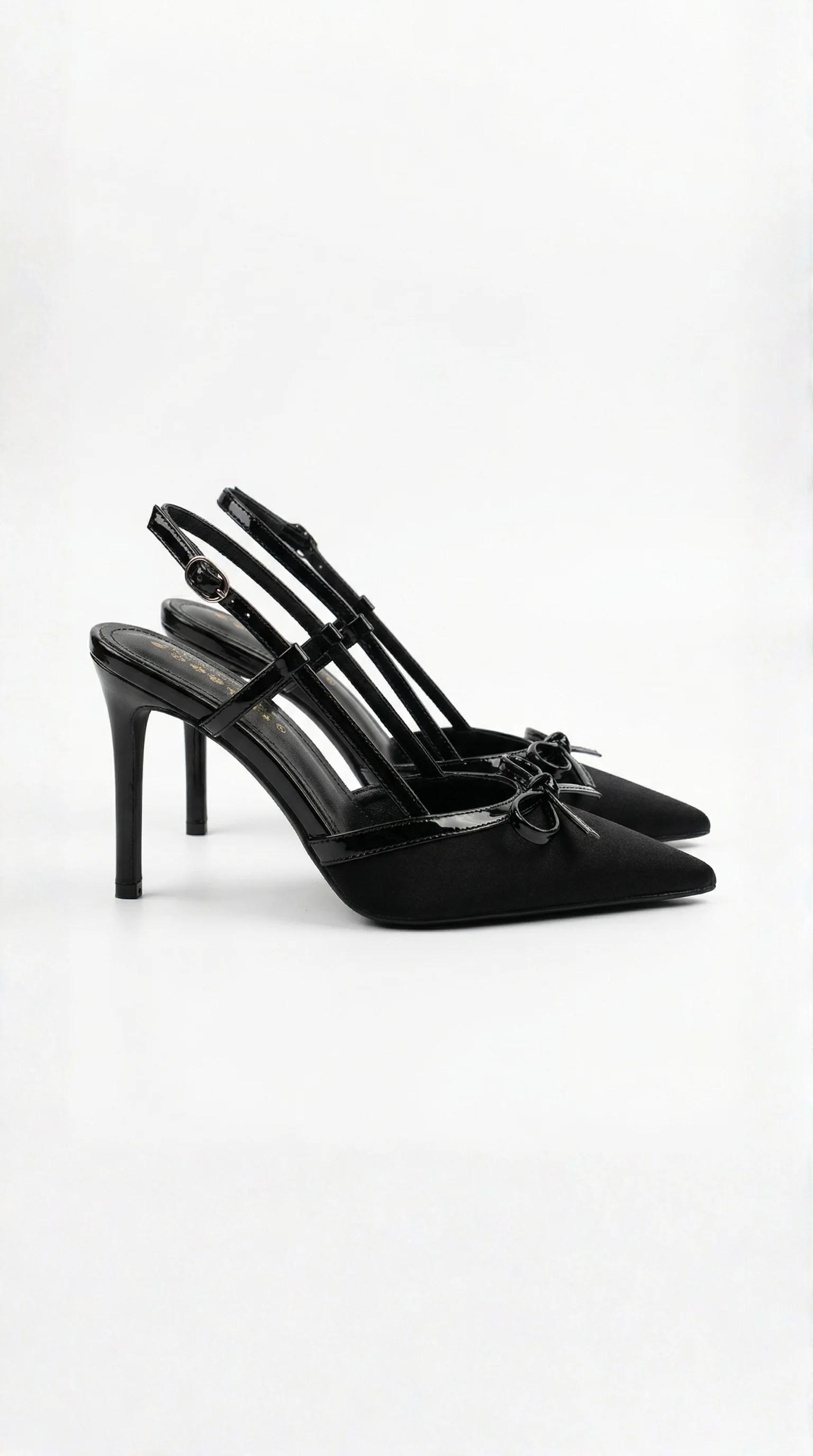 Pumps aus Satin mit Schleife