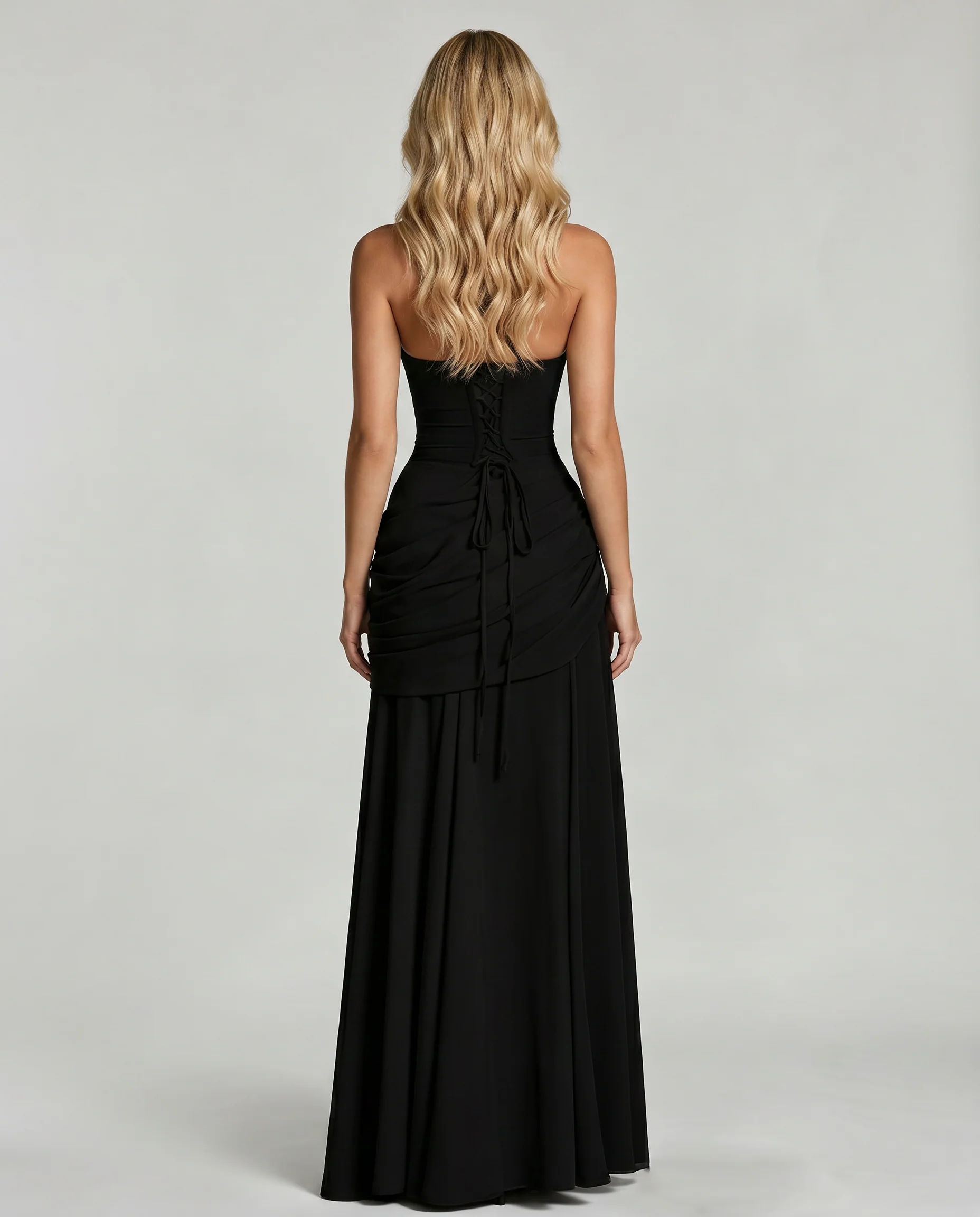 Maxikleid mit Raffung und schmalen Tr?gern | Festliches Abendkleid mit asymmetrischem Faltenwurf und ausgestelltem Rock