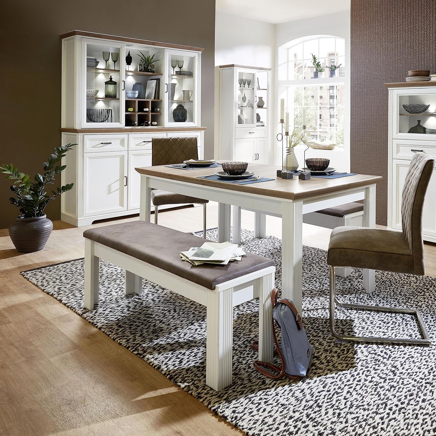 Stella Trading Buffetschrank in Pinie hell, Artisan Eiche Optik - Vitrinenschrank mit LED-Beleuchtung und viel Stauraum im Landhausstil - 166 x 205 x 48 cm (B/H/T)
