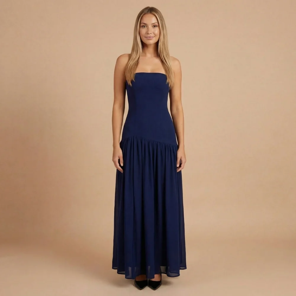 Tr?gerloses Maxi-Kleid f��r Hochzeitsg?ste mit Schlitz