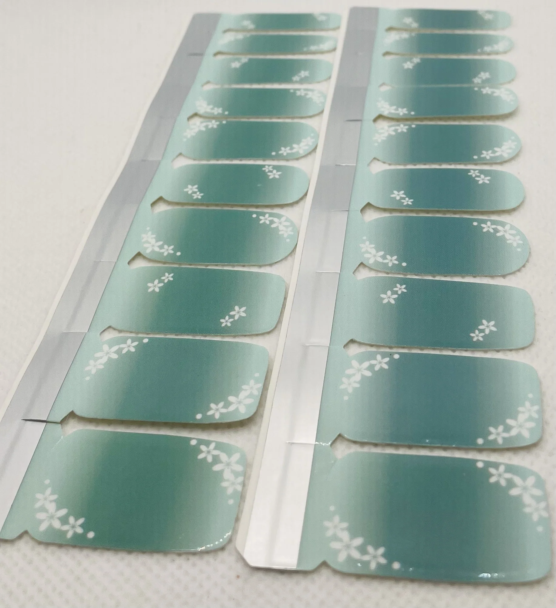 XL White Blossoms On Mint Ombre