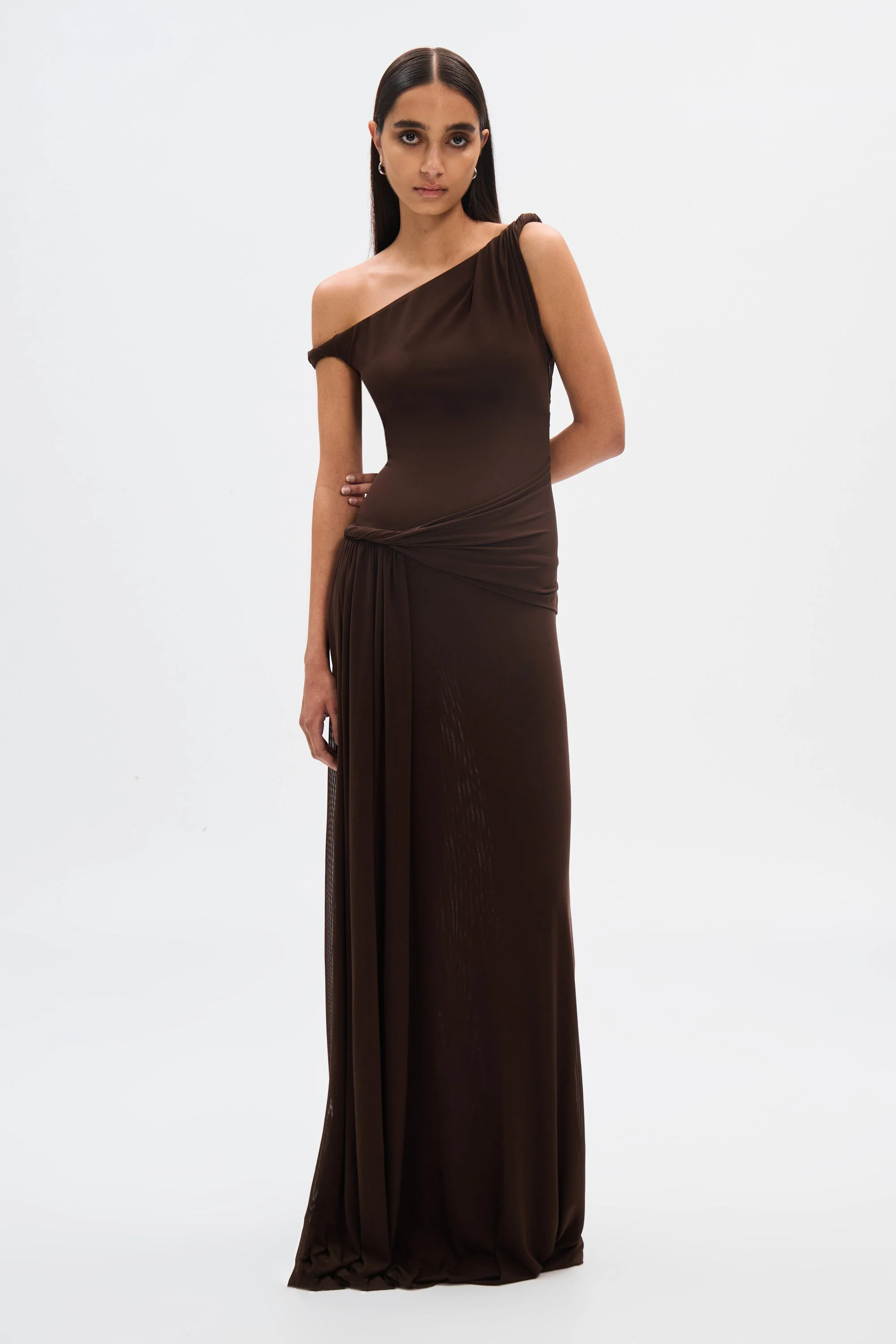 Maxikleid aus Netzstoff in Braun mit drapiertem Design