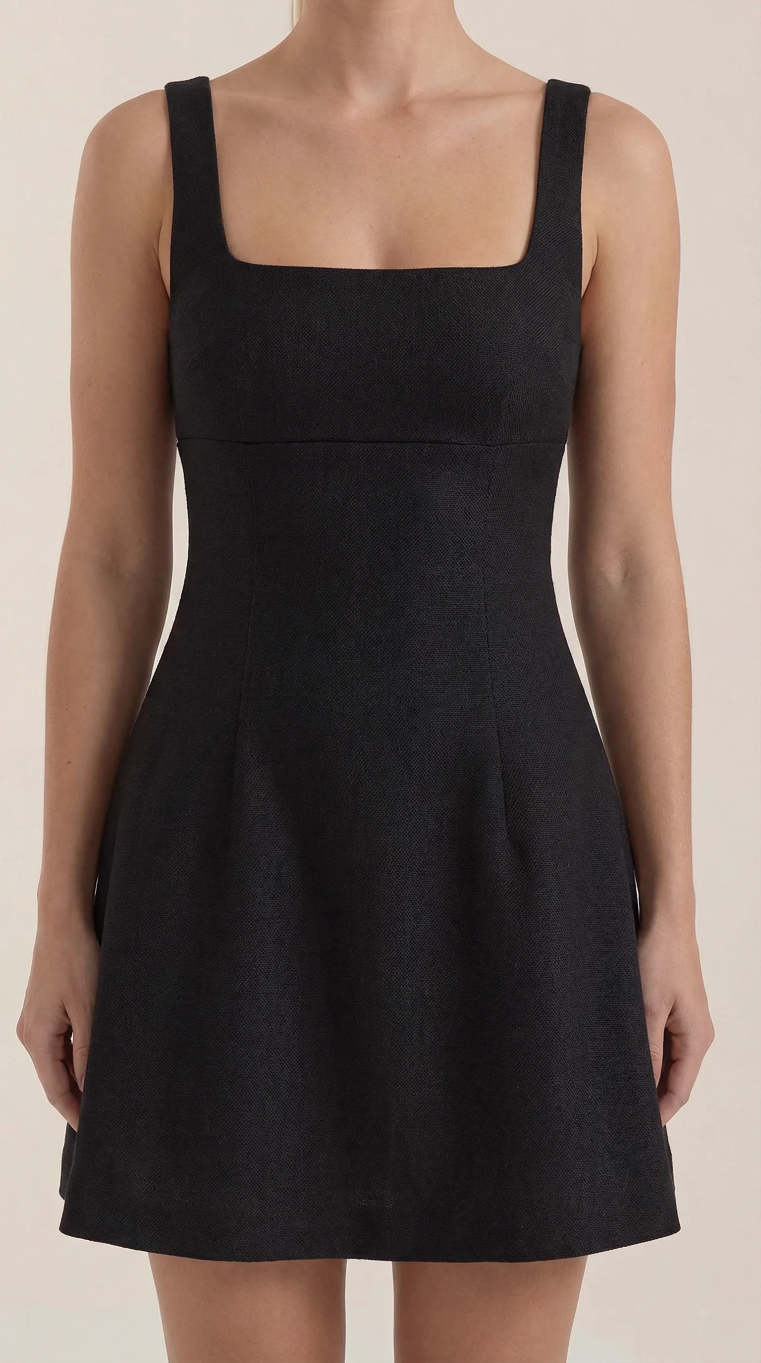 Minikleid mit tailliertem Oberteil